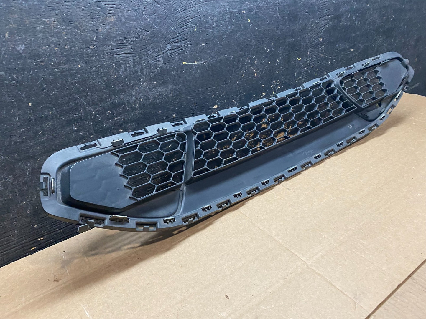 2010 to 2012 Ford Taurus Front Bumper Front Lower Grille Black Y9281 DG5