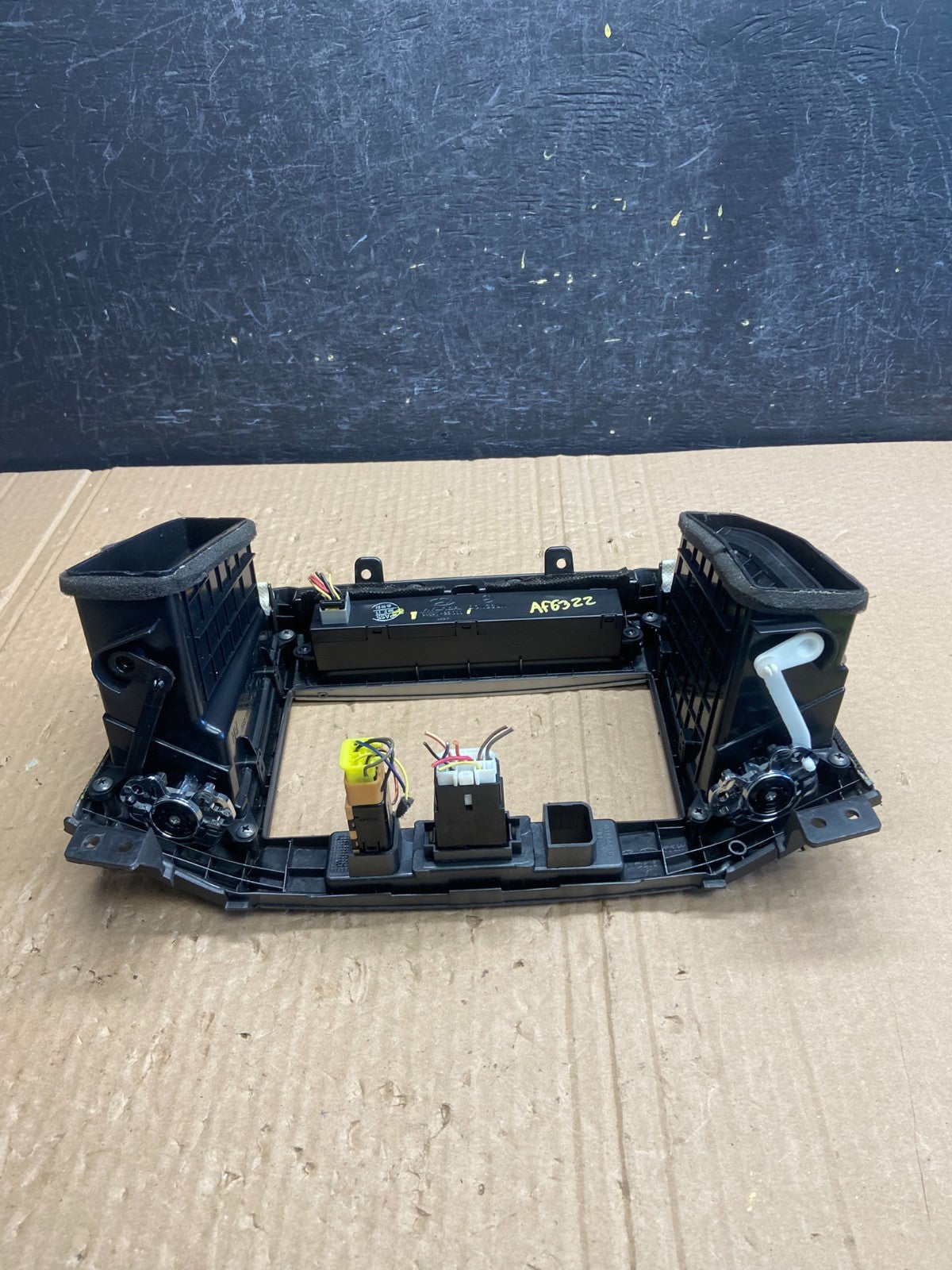2007 to 2009 Hyundai Santa Fe Center Dashboard Radio Bezel Trim AF6322 DG6