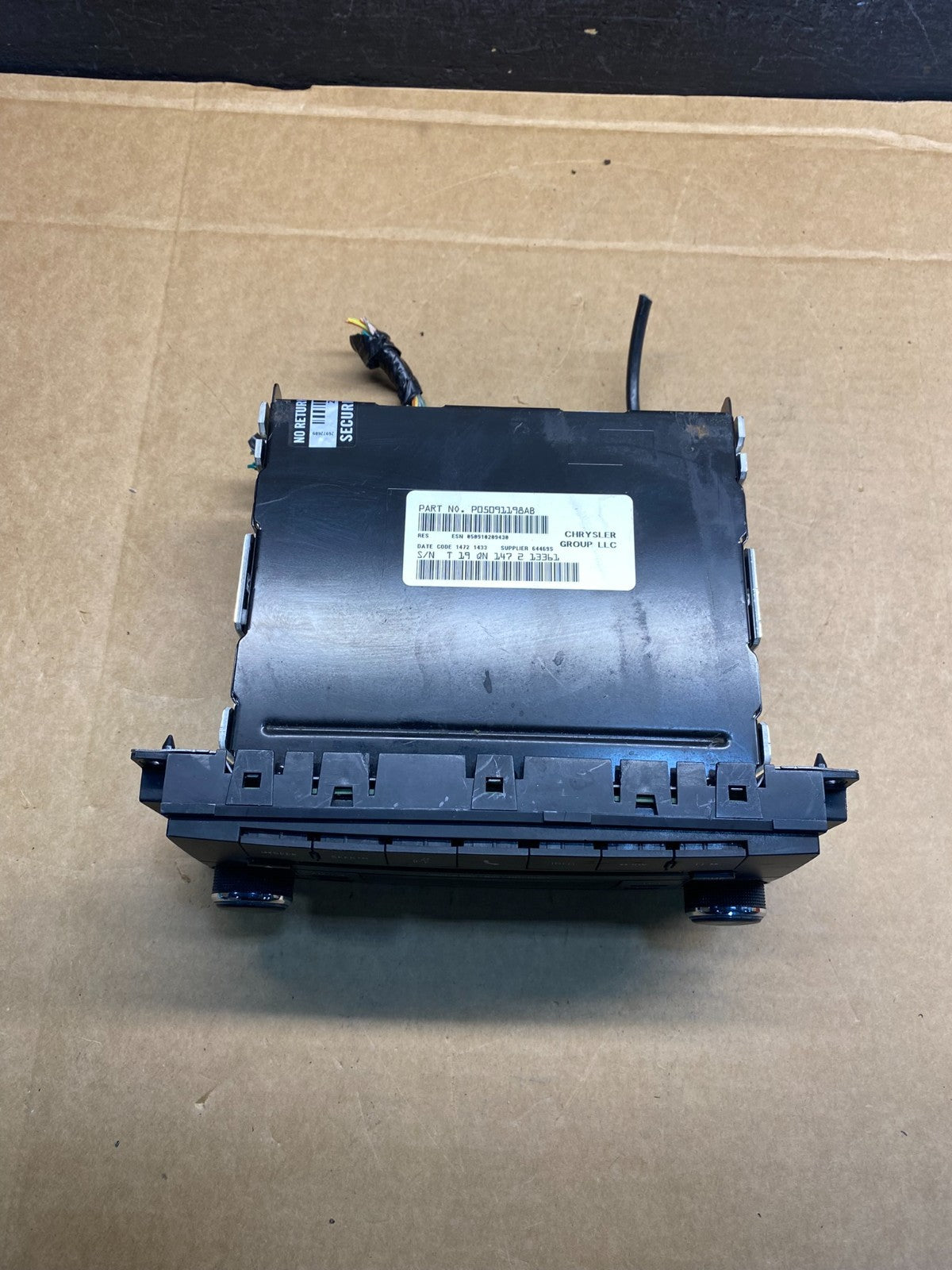 2005-2009 Chrysler Dodge Jeep Ram Radio CD MP3 Receiver AD7573 DG3