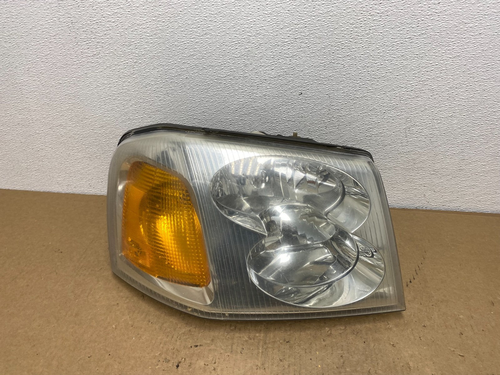 2002 to 2009 Gmc Envoy Right Passenger RH Side Headlight Halogen AC1359 DW0