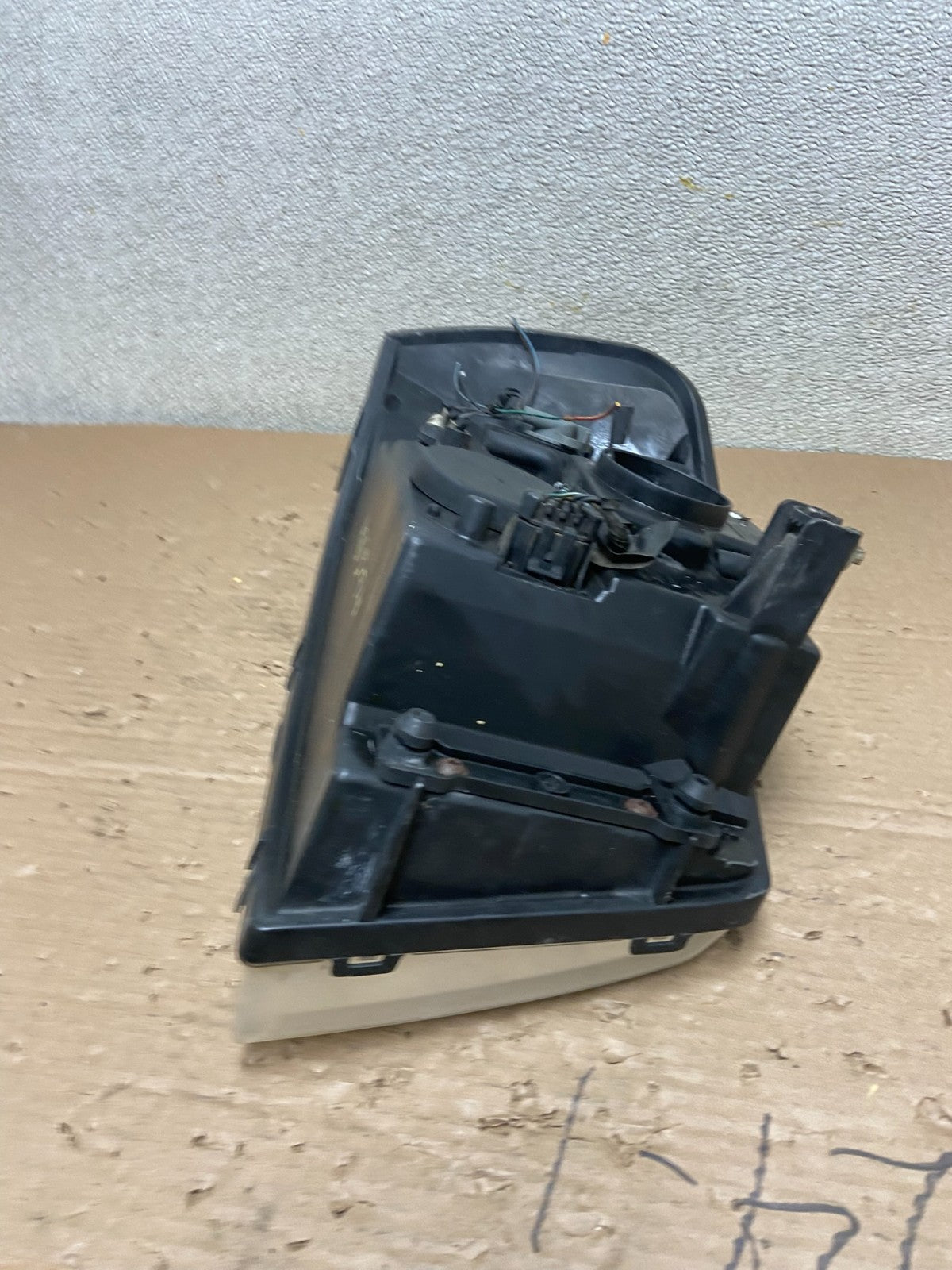 2002 to 2009 Gmc Envoy Left Driver Lh Side Headlight Halogen Oem AB1594 DW7