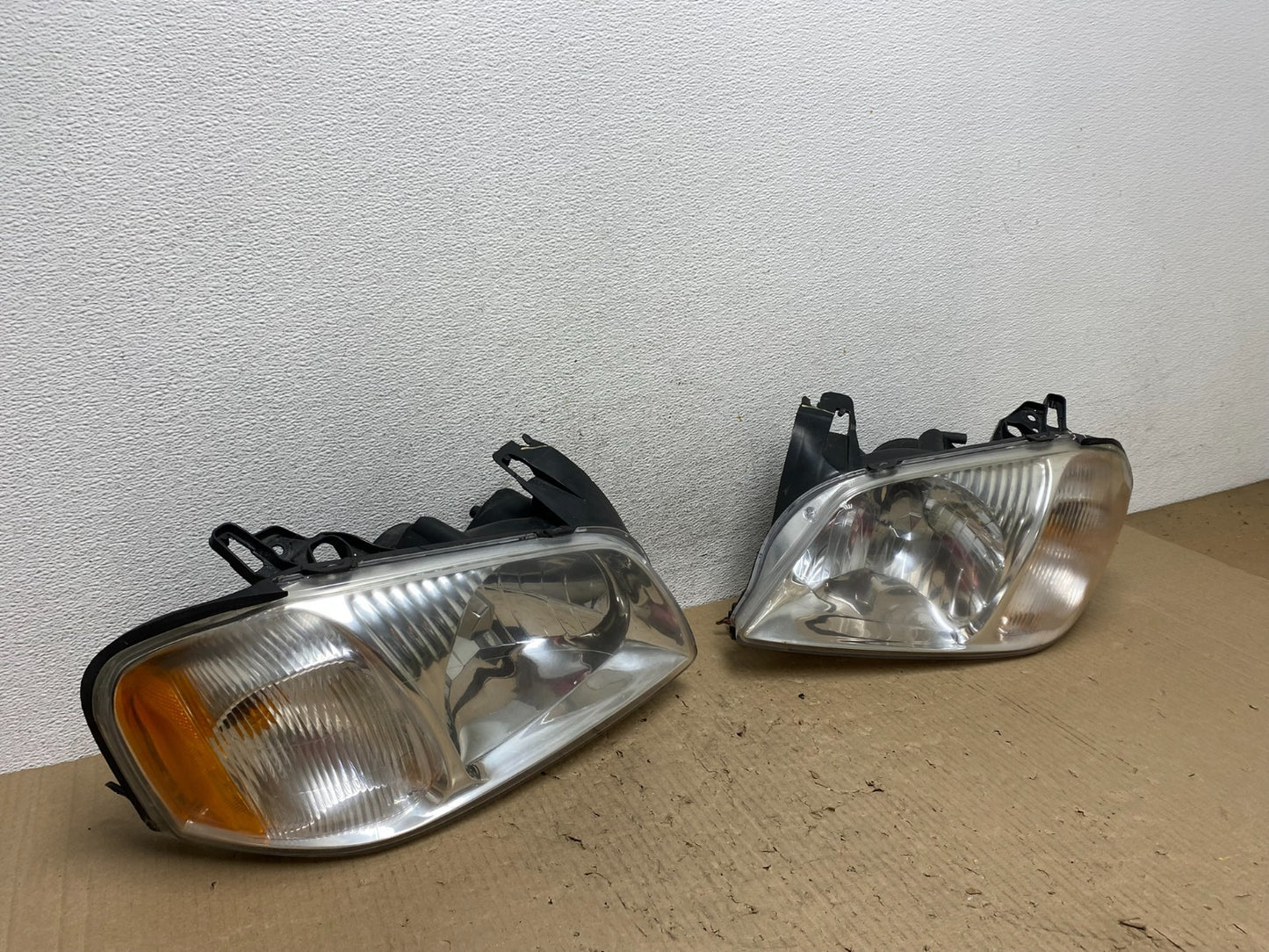 2001 2002 2003 2004 Mazda Tribute Left+Right Side Set Headlights AE9806 DW2