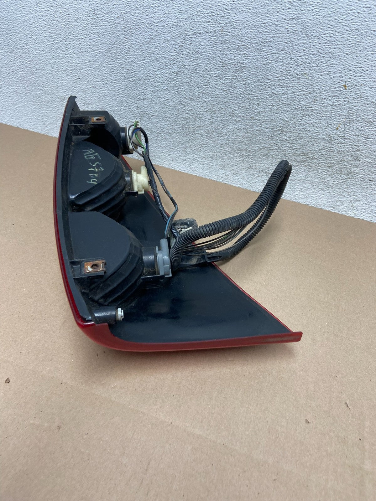 2002 - 2006 Chevrolet Avalanche Right Passenger Rh Side Tail Light AG5704 DW5