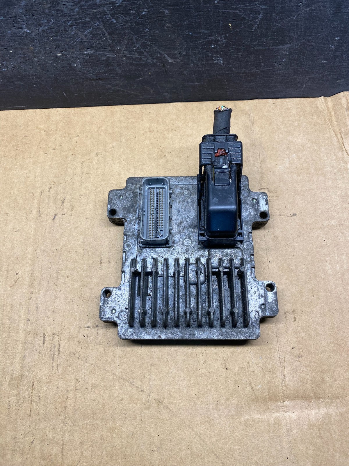 2007 to 2013 Chevrolet Silverado Yukon Engine Control Module ECM ECU AH7214 DW0