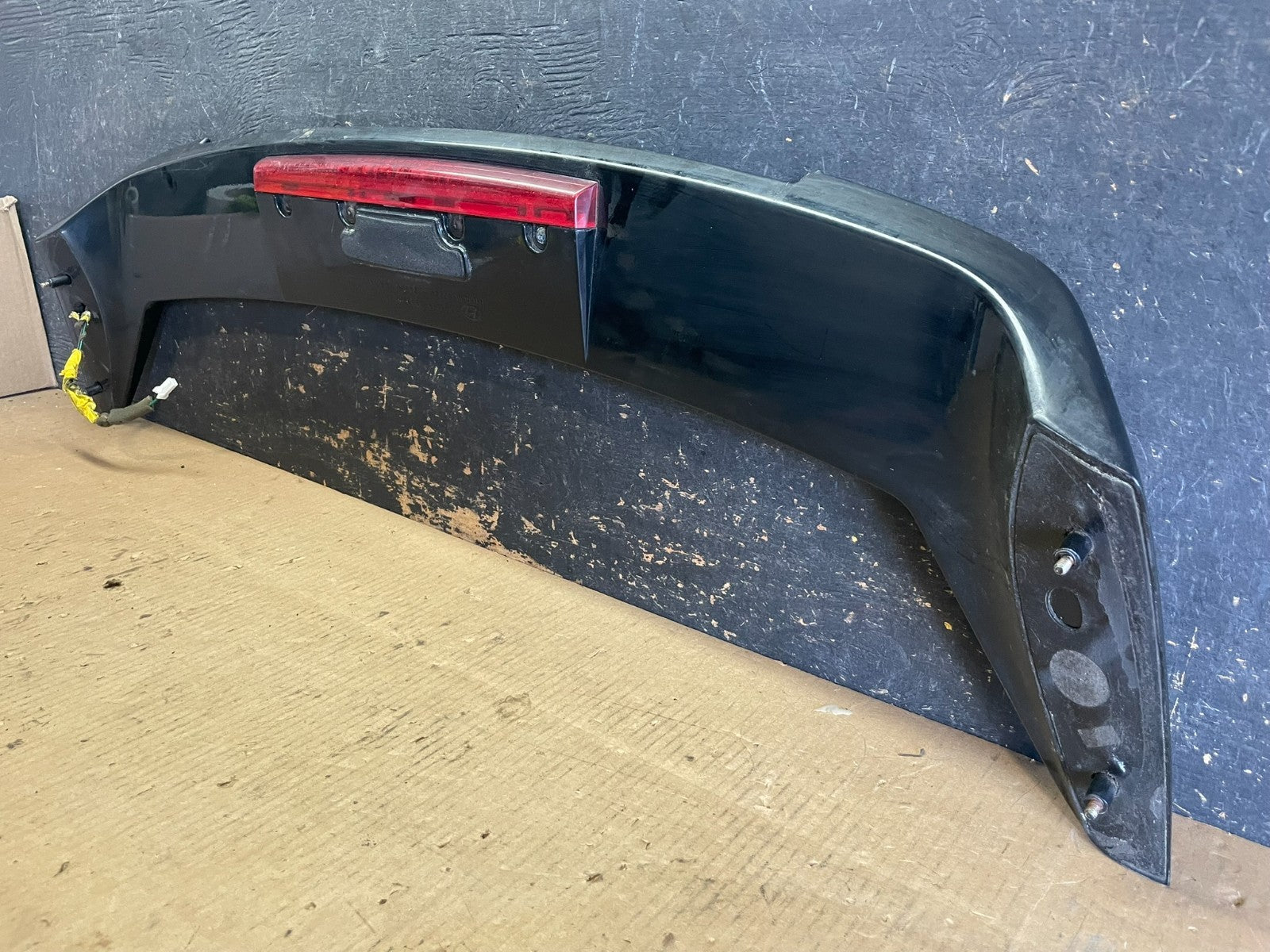 2003 to 2008 Hyundai Tiburon OEM Rear Spoiler Wing W/ 3RD Break Light AA5977 DG8