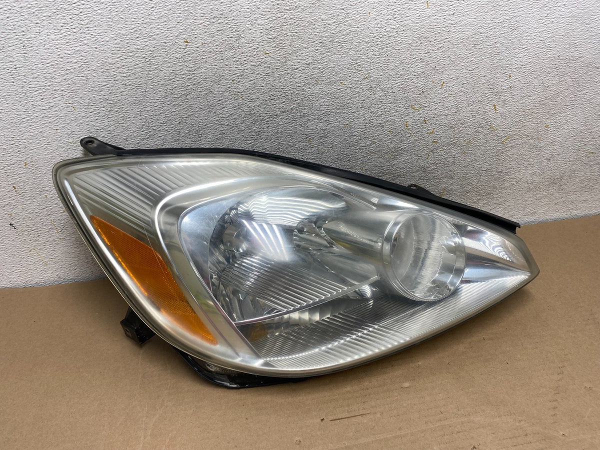 2004-2005 Toyota Sienna Right Passenger Halogen Headlight AH9328 DW0