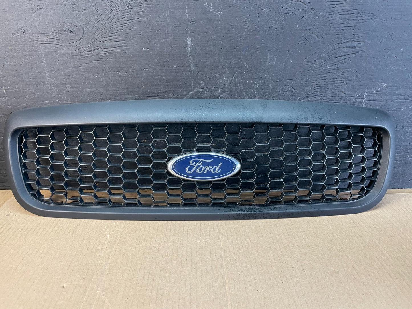 2001-2011 Ford Crown Victoria Front Upper Grille Grill Honeycomb Black AC1934 DG0