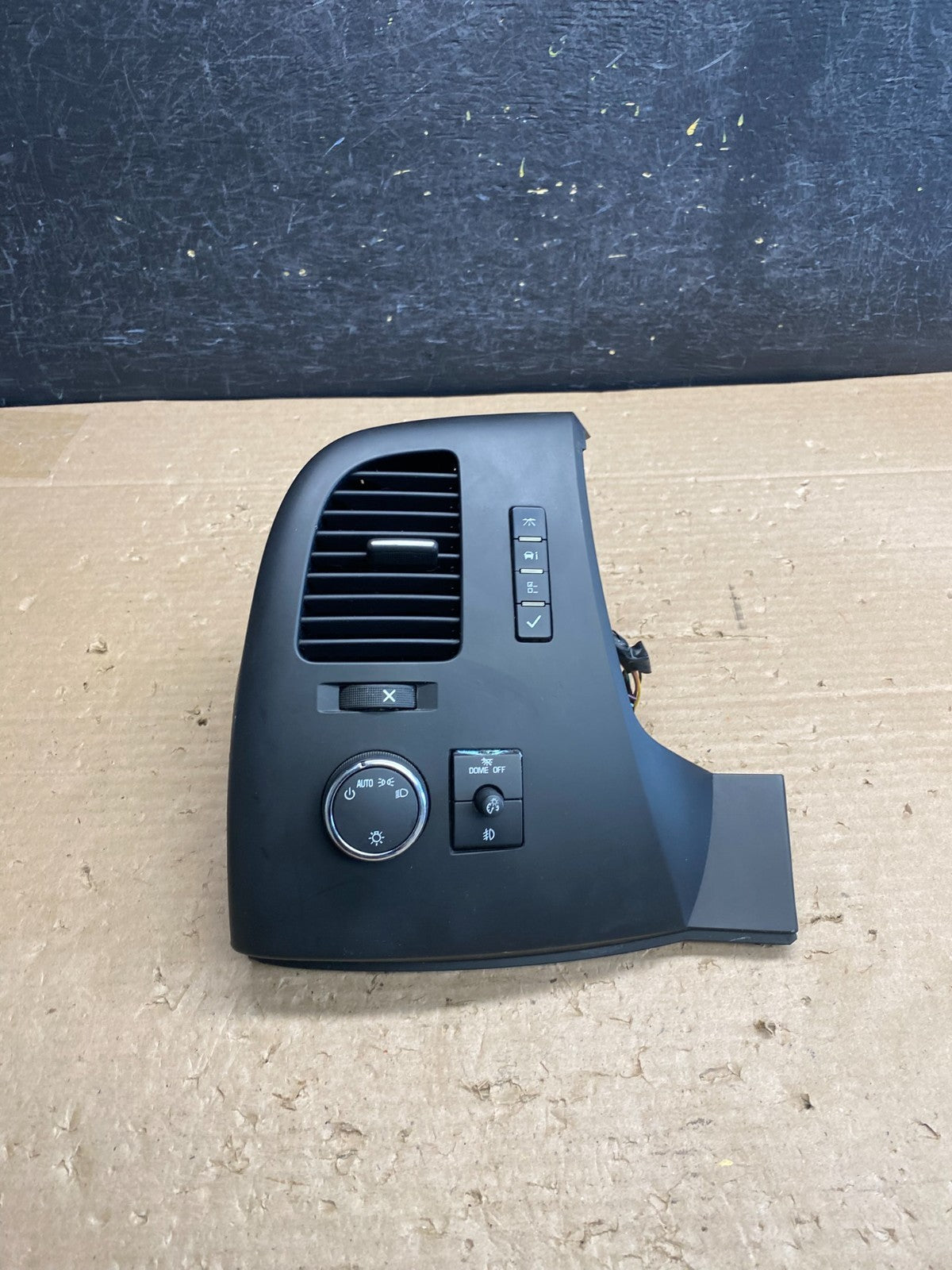 2007 to 2014 Silverado Front Left Driver Headlight Switch Air Vent AG8479 DG0