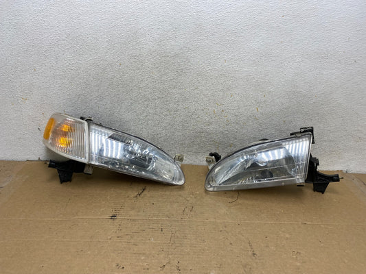 1998 to 2000 Toyota Corolla Front Left+Right Headlights AH8070 DW0