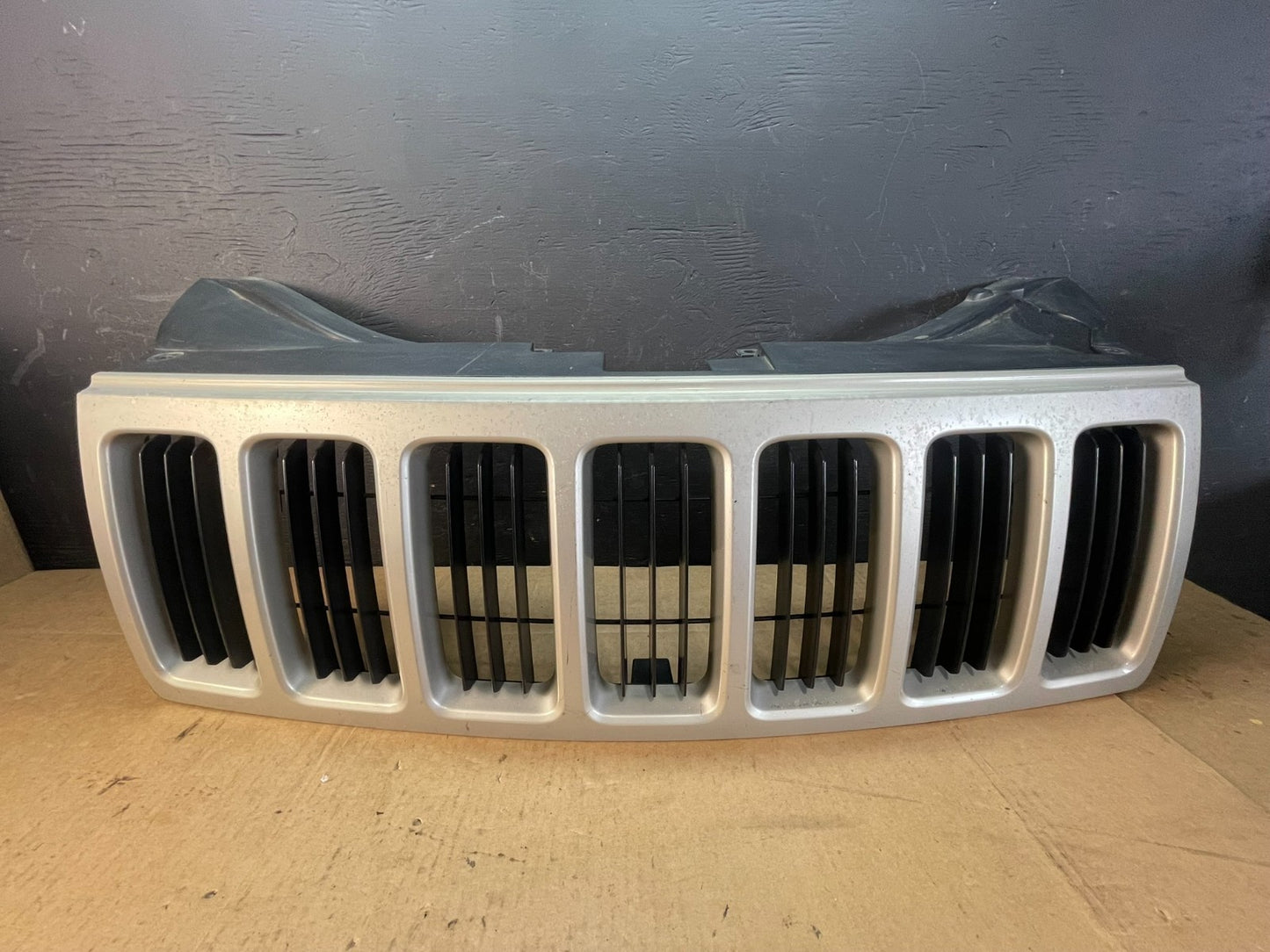2008 2009 2010 Jeep Grand Cherokee Front Upper Grill Grille AC5089 DG0