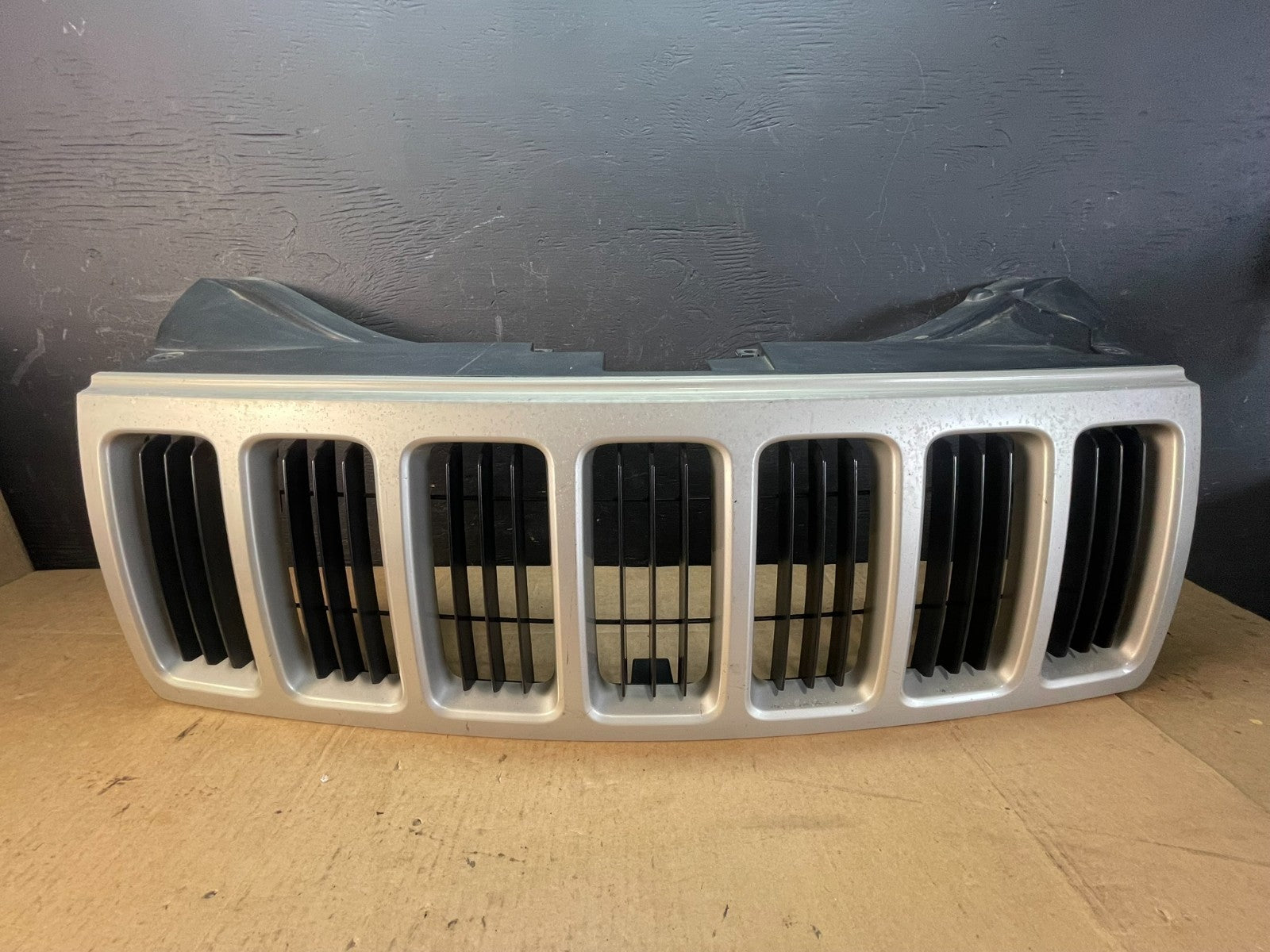 2008 2009 2010 Jeep Grand Cherokee Front Upper Grill Grille AC5089 DG0