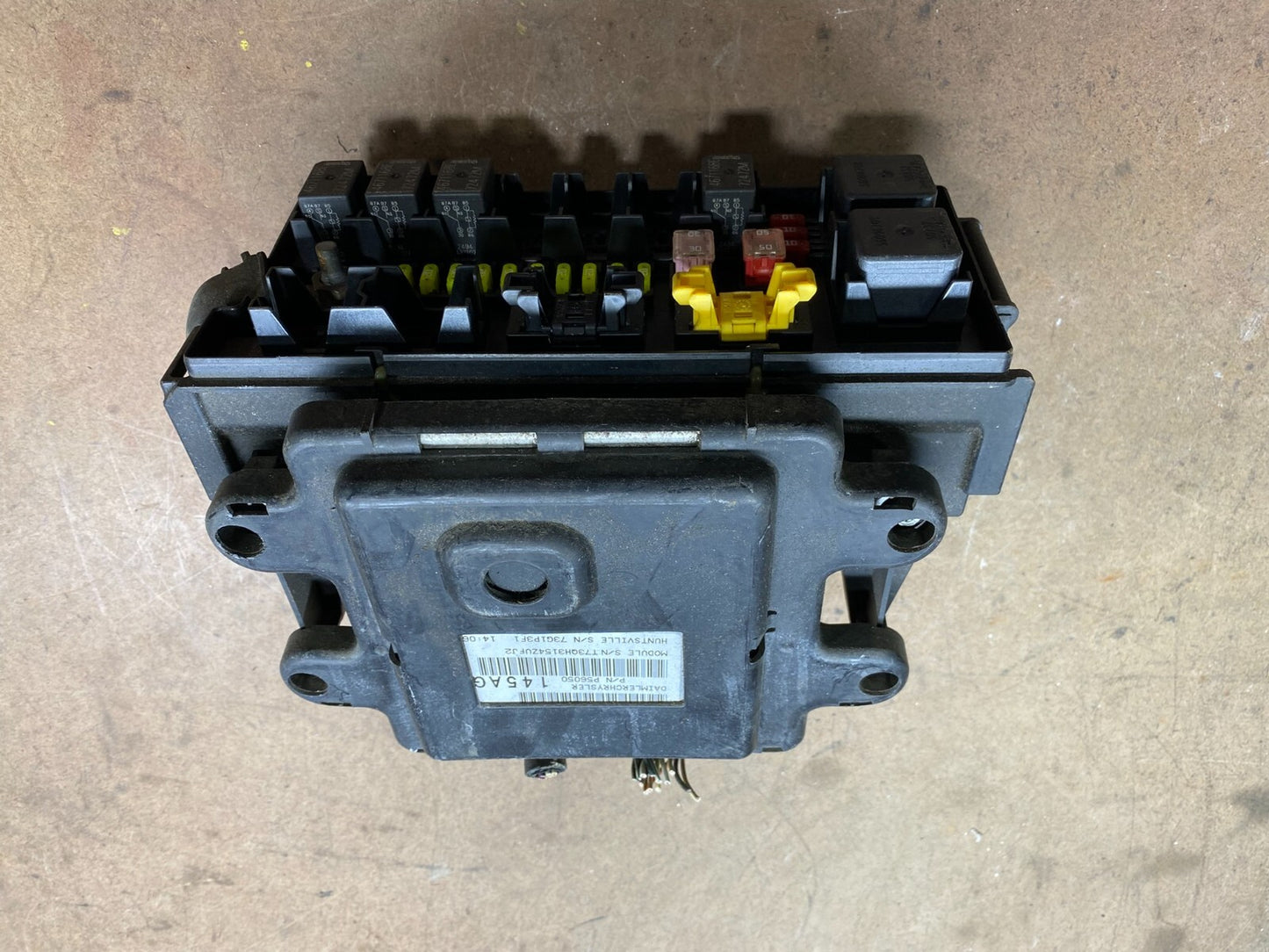 2005 Jeep Grand Cherokee Fuse Box BCM Body Control Module L3956 PS1