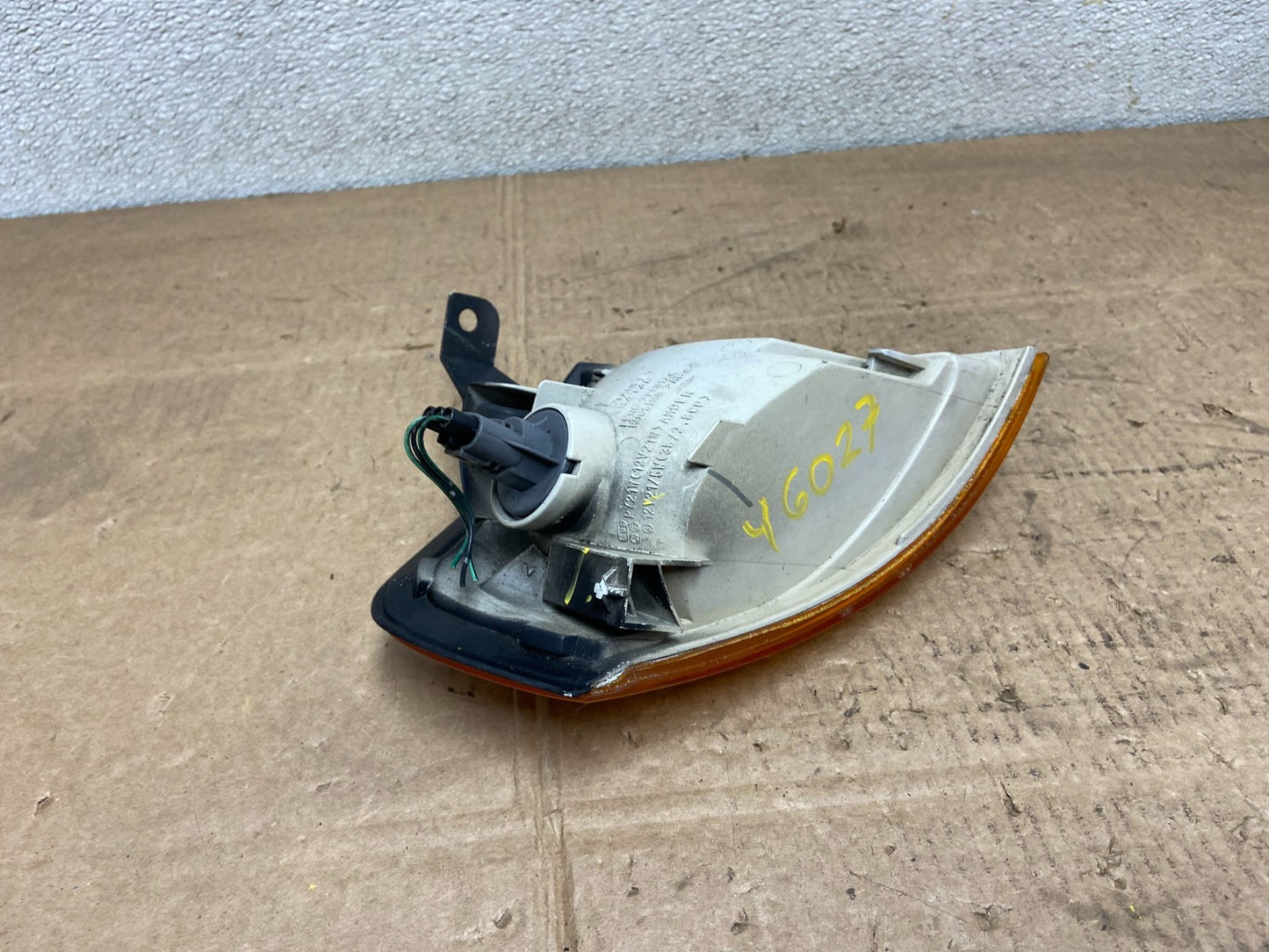 1999 to 2000 Mazda Protege Front Left Driver LH Turn Signal Oem Y6027 DW5