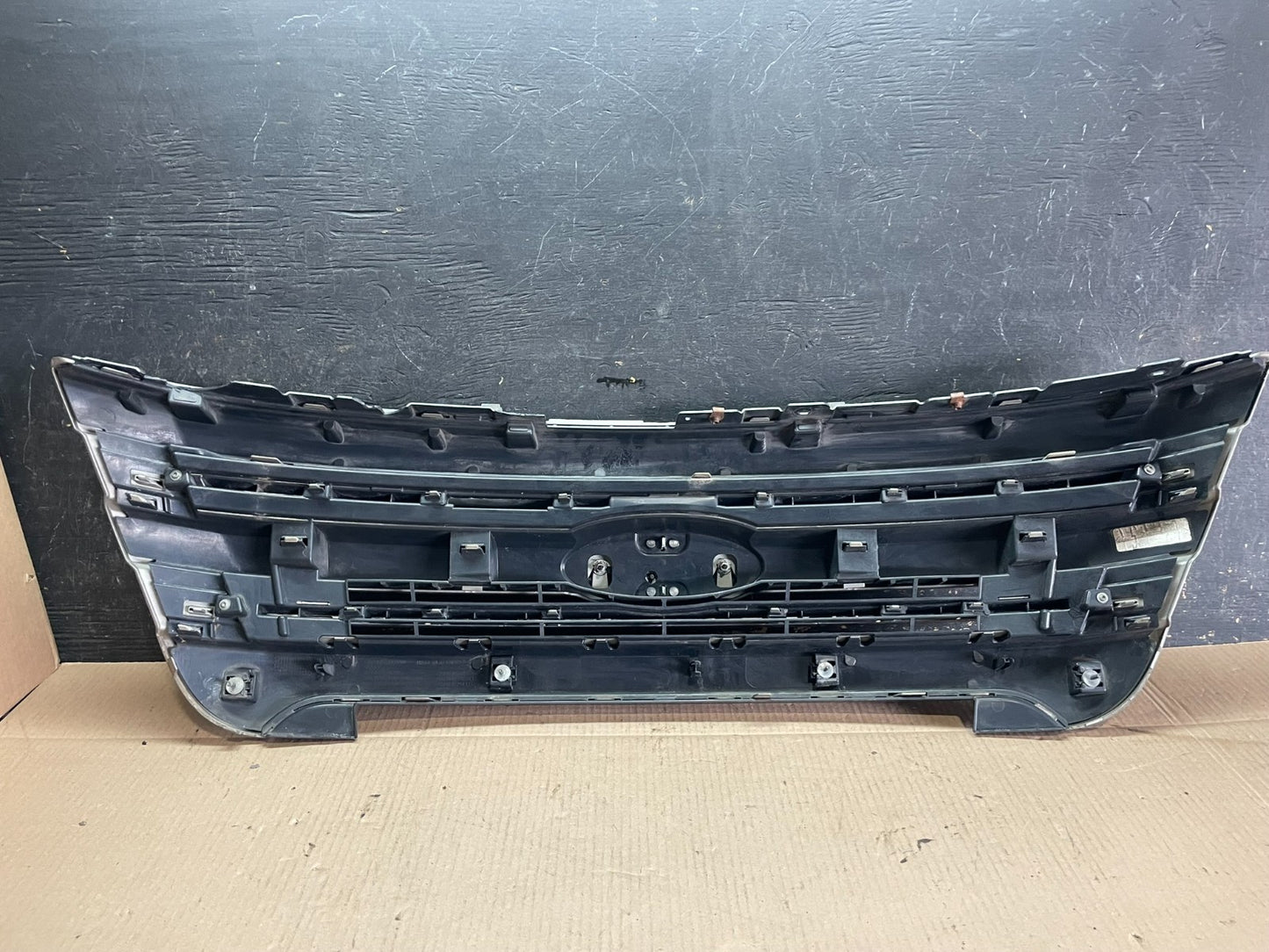 2011 to 2015 Ford Explorer Upper Front Grill Grille Oem Z8388 DG10