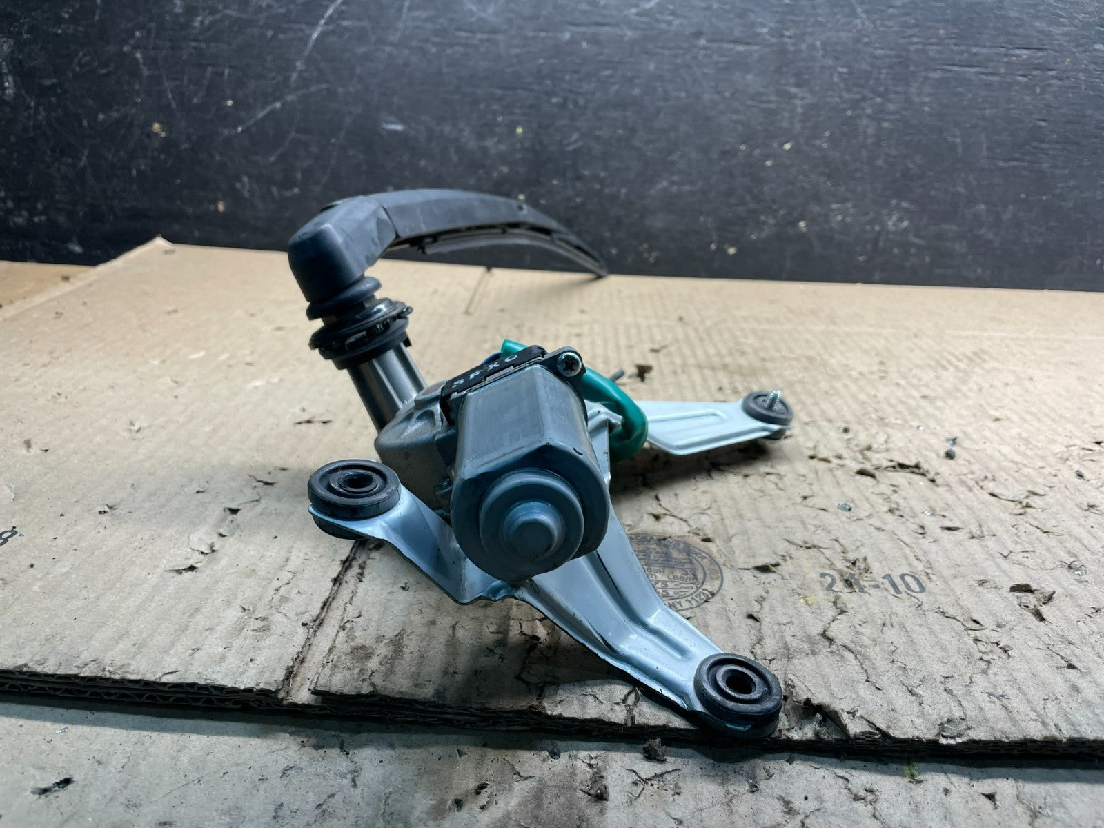 2007 - 2010 Hyundai Santa Fe Rear Glass Windshield Wiper Motor V8832 DG2