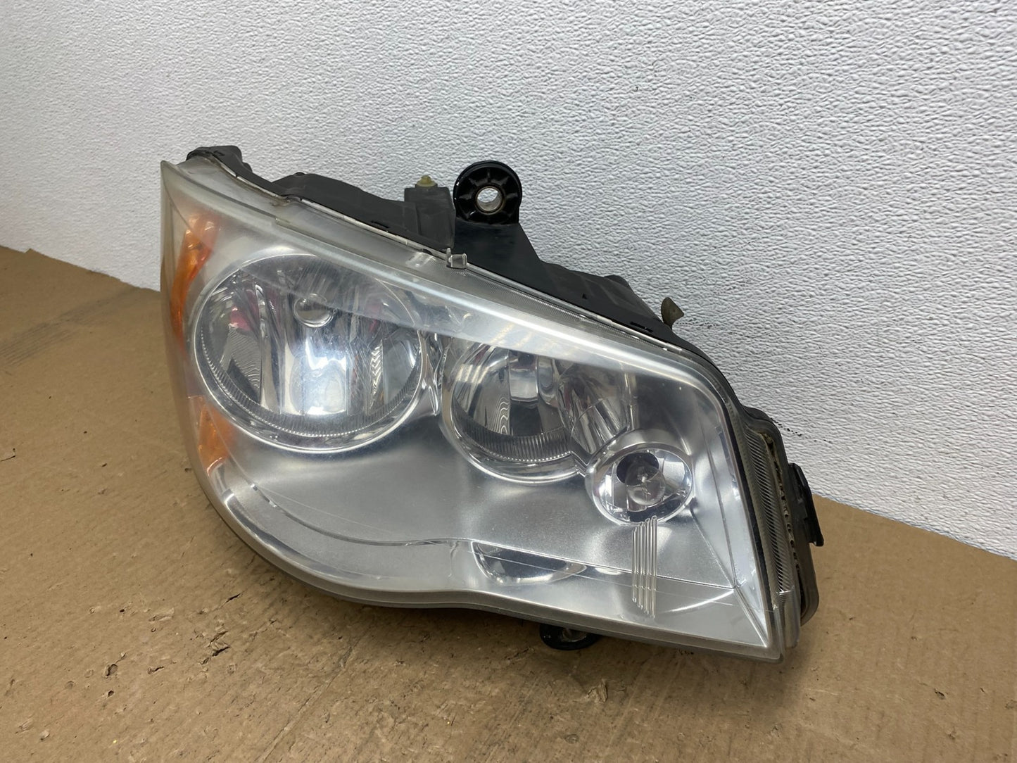 2011 to 2016 Chrysler Town and Country Right Passenger Headlight AB8565 DW1