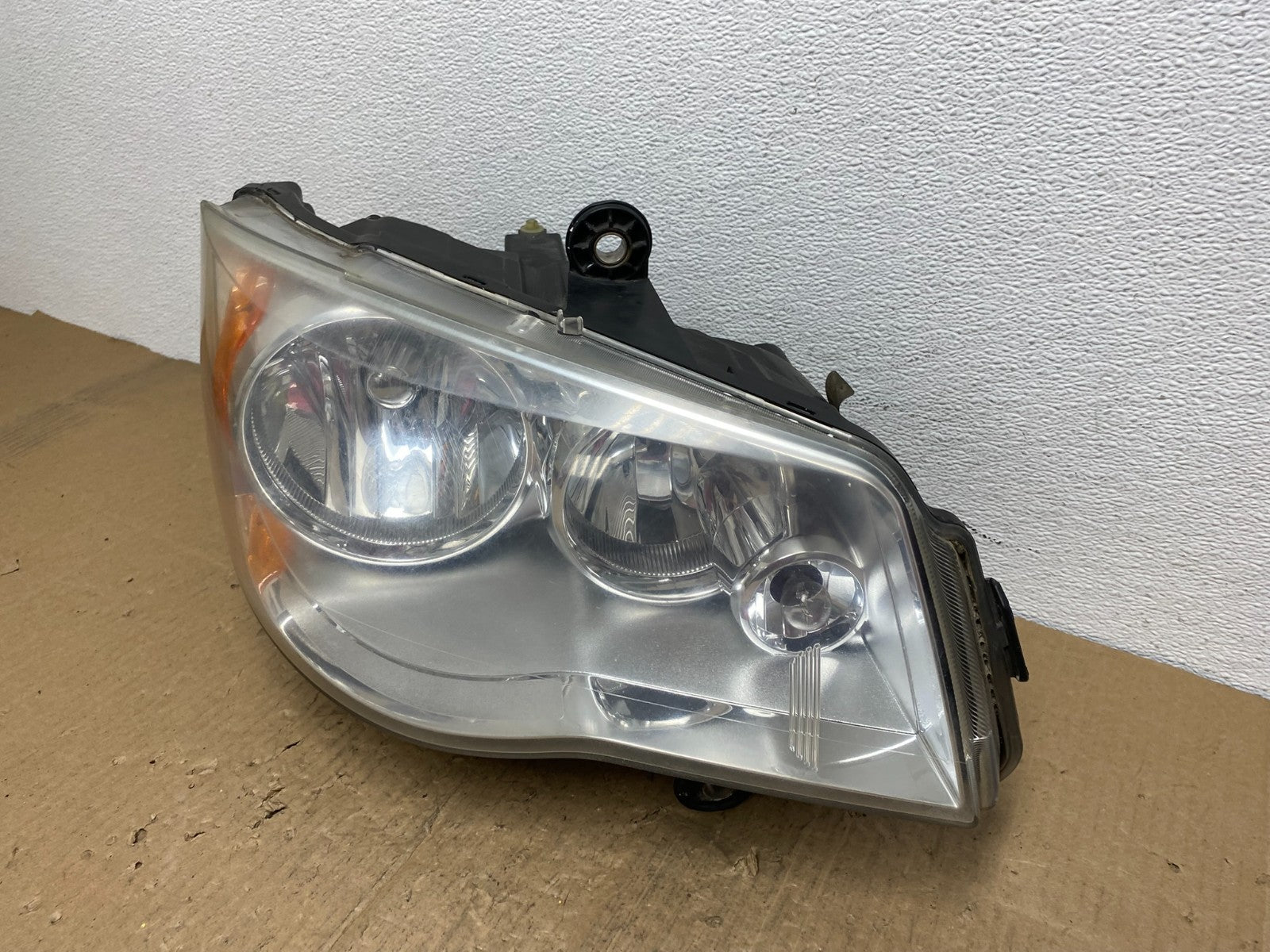 2011 to 2016 Chrysler Town and Country Right Passenger Headlight AB8565 DW1