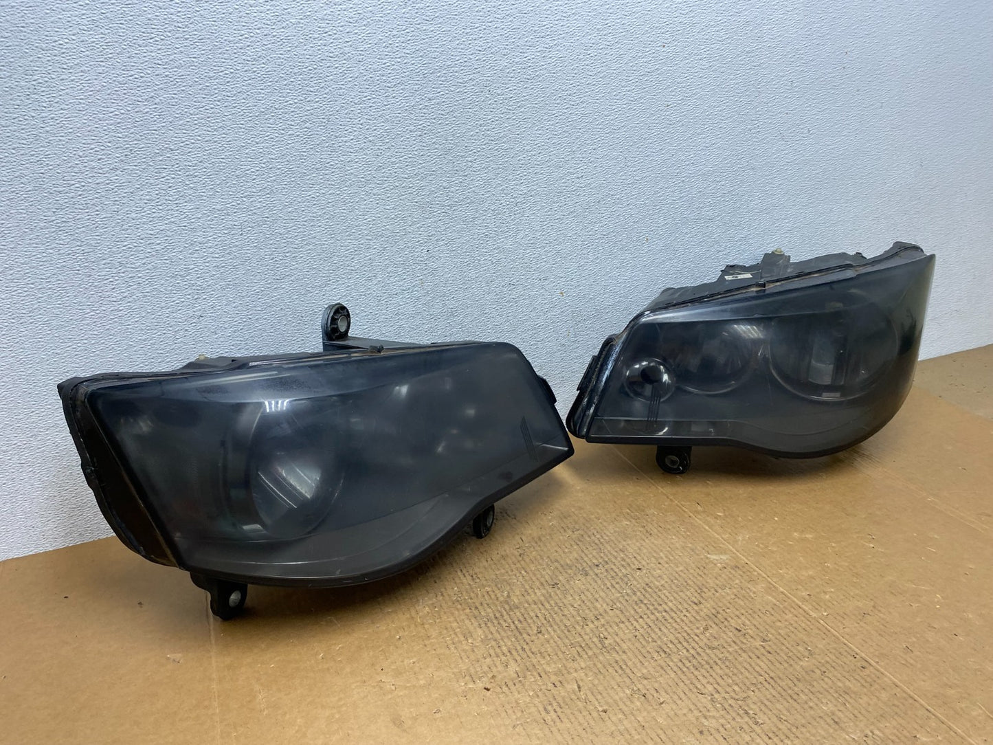 2008 to 2016 Chrysler Town and Country Left+Right Side Headlights AE1219 DW2