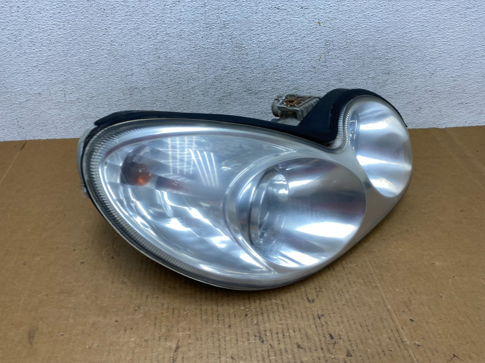2002-2005 Hyundai Sonata Right Passenger Headlight Halogen AE0685 DW2