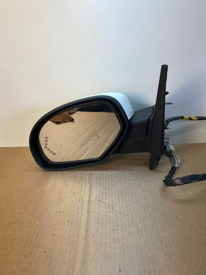 2007 to 2013 Chevrolet Tahoe Silverado Suburban Left Driver Mirror AF5485 DW10
