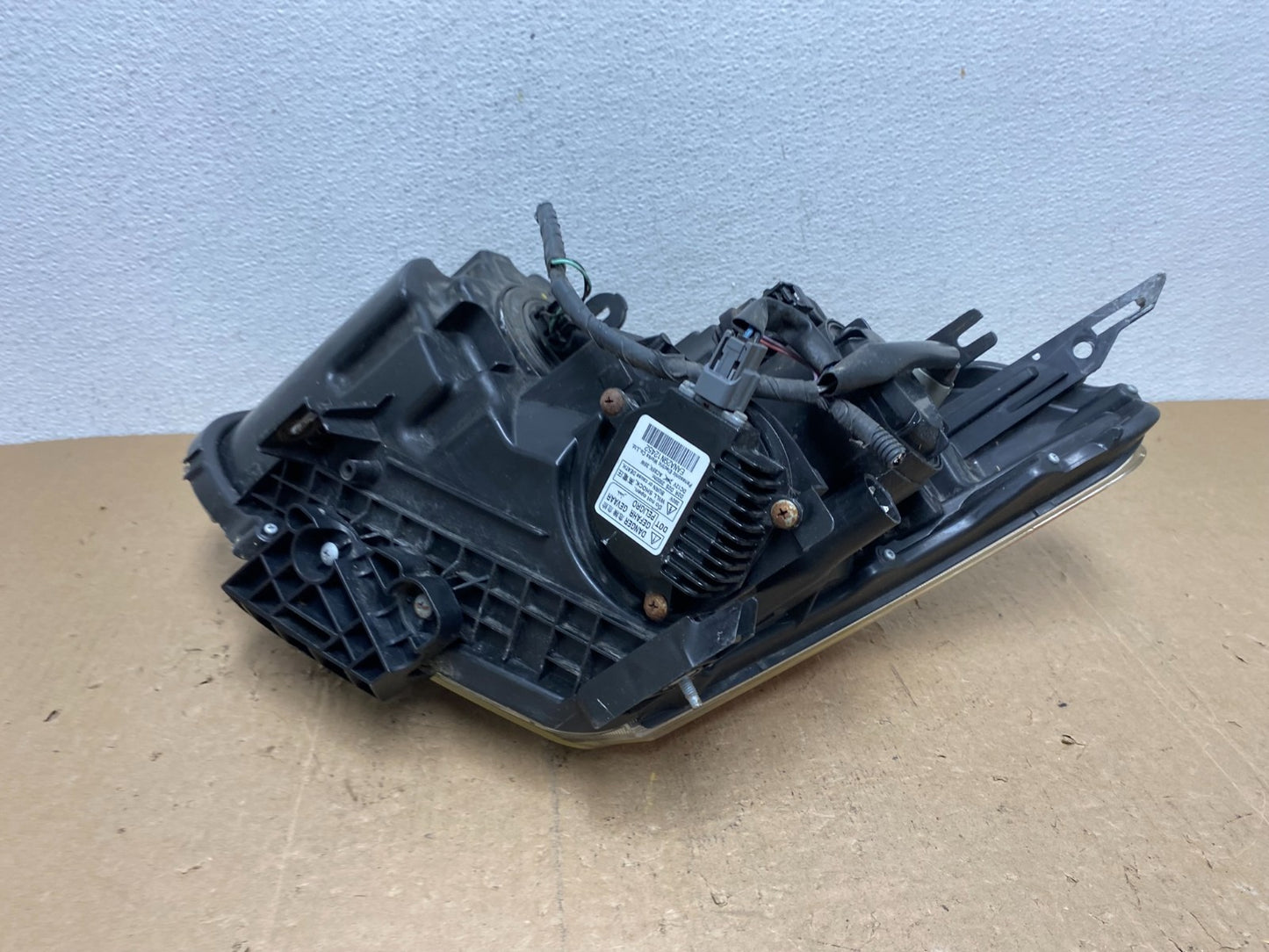 2009-2013 Nissan Rogue Right Passenger Xenon HID Headlight AC6082 DW6