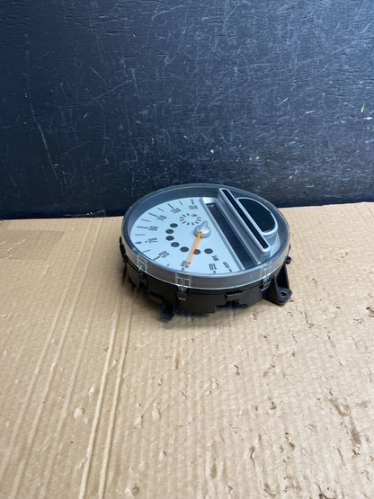 2007 - 2010 Mini Cooper Speedometer Cluster Gauge AF6437 DG1