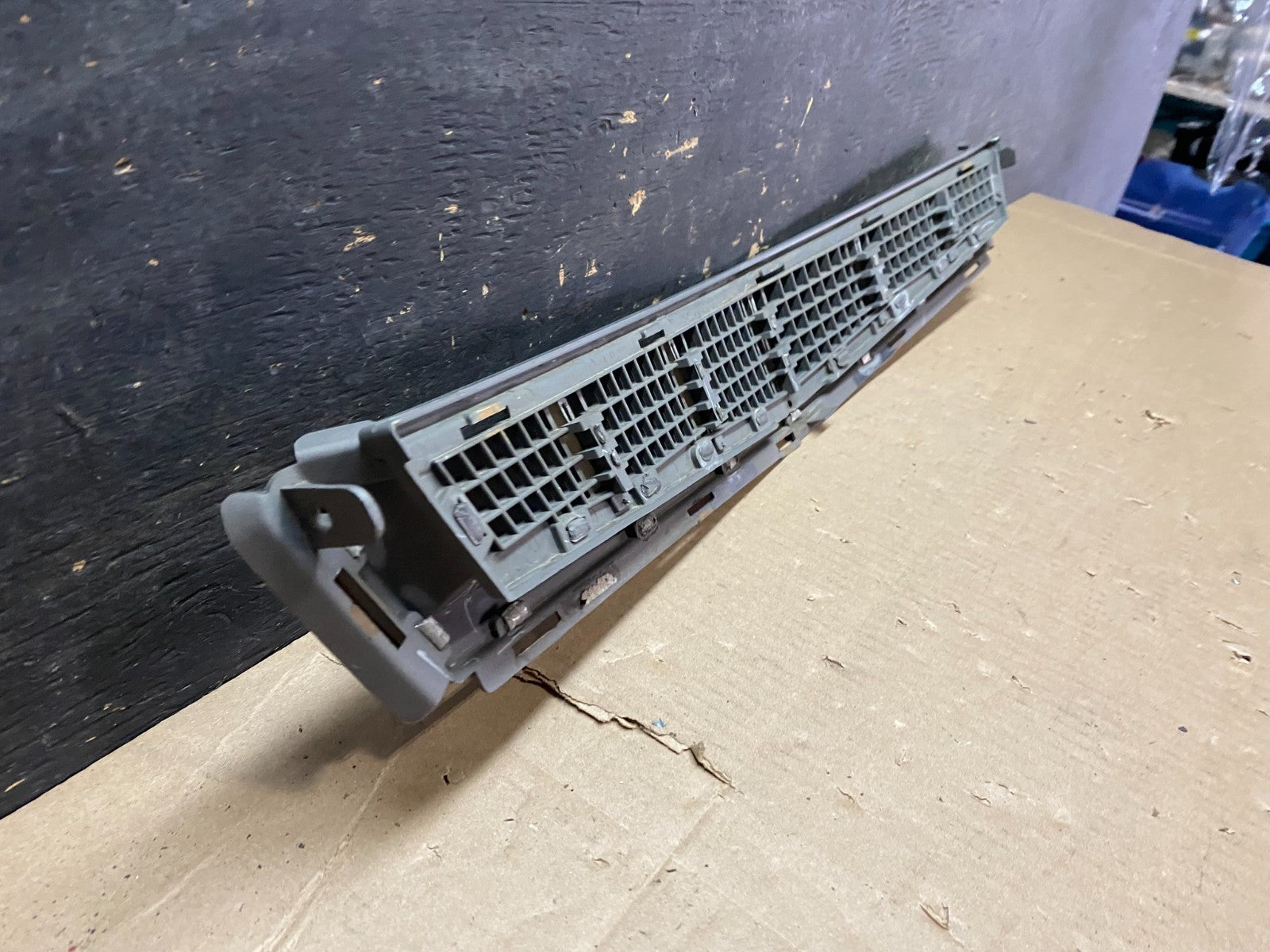 2008 to 2011 Cadillac Cts Front Lower Grill Grille OEM U0154 GD7