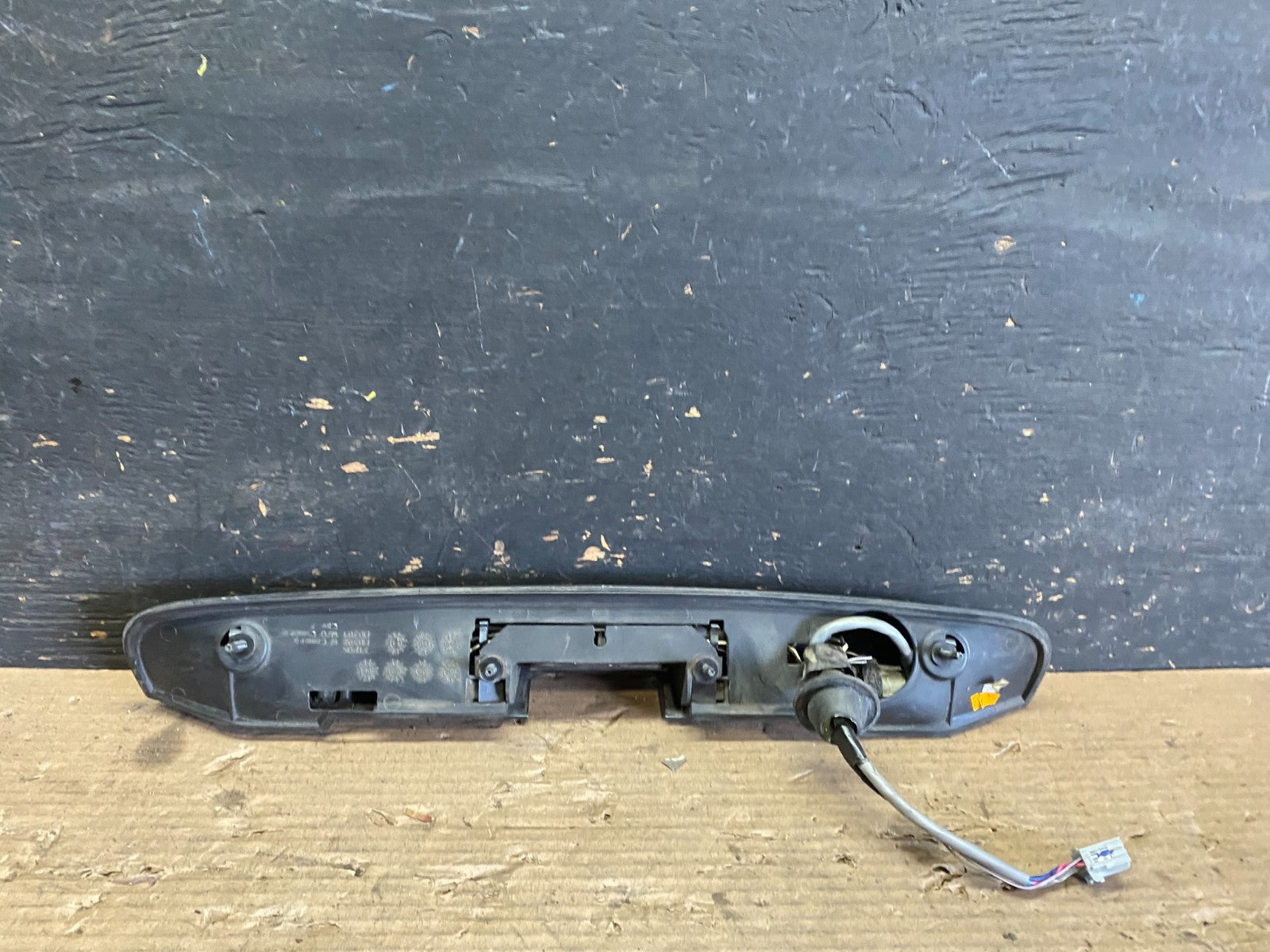2008-2012 Buick Enclave Trunk Lid Finish Panel Moulding w/ Camera OEM S5844 DG8