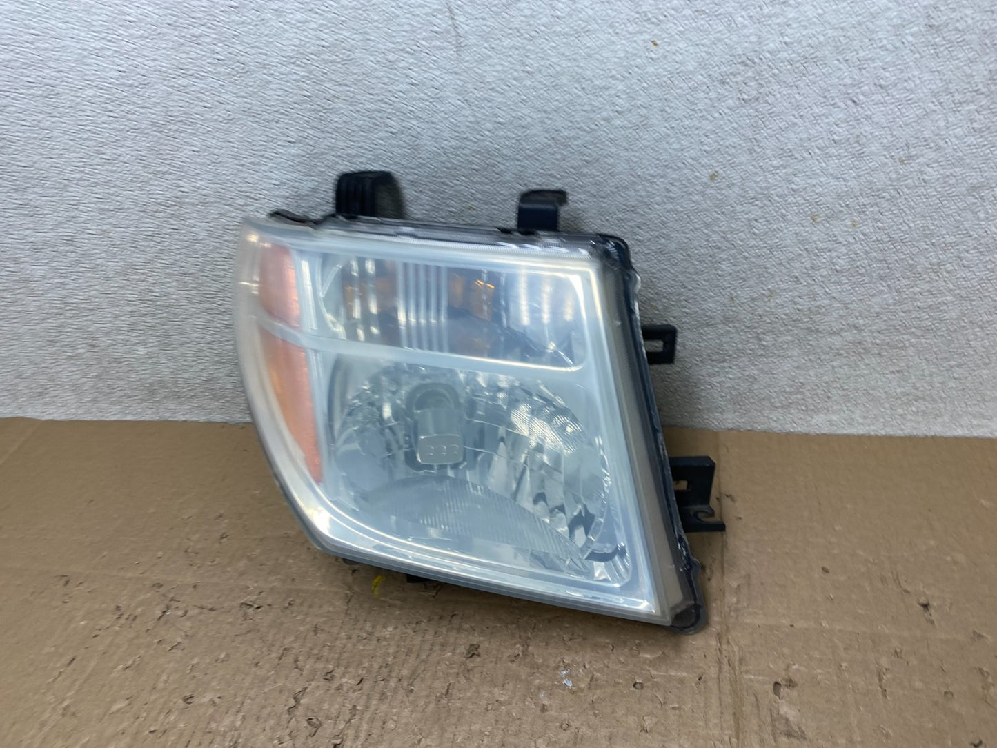 2005 to 2007 Nissan Pathfinder Halogen Headlight Right Passenger Oem T7742 DW1