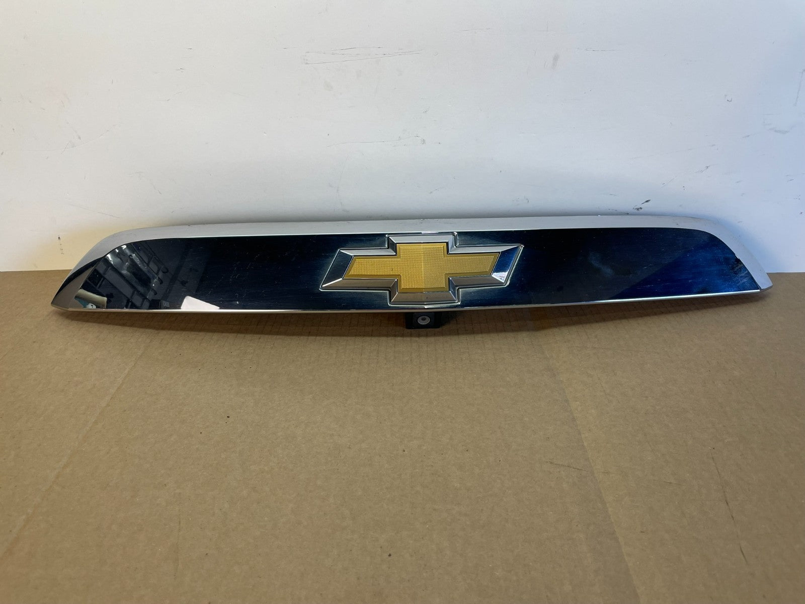 2013 to 2017 Chevrolet Traverse Liftgate Trunk Chrome Molding W/Camera ag9862 DG0