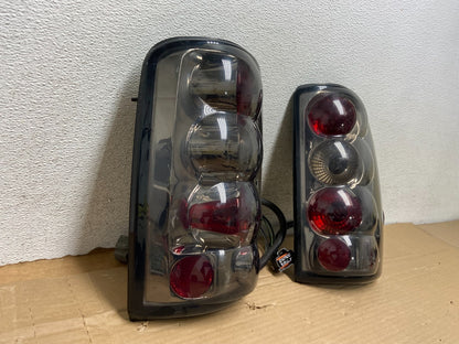 2000 to 2006 Chevrolet Suburban Tahoe Yukon Left+Right Set Tail Lights AG8135 DG1