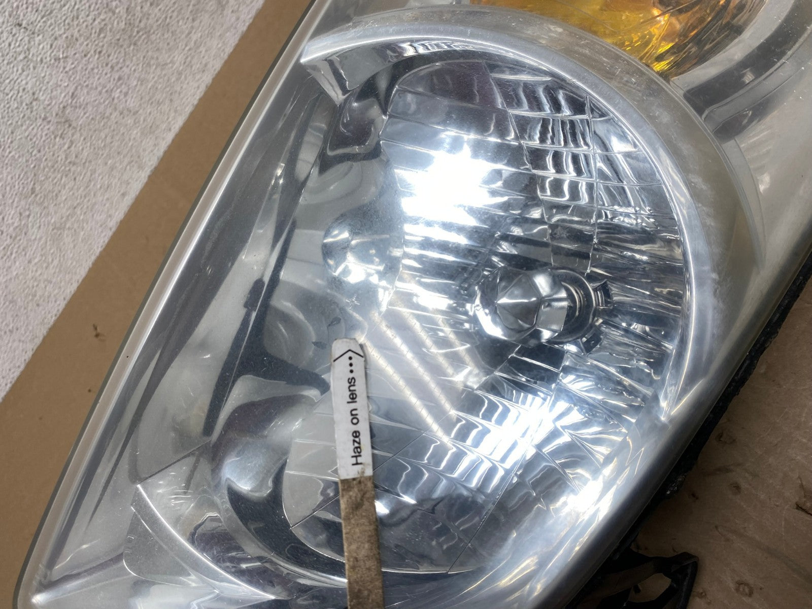 2005 - 2006 Mazda Tribute Right Passenger Rh Headlight AE8835 LK4