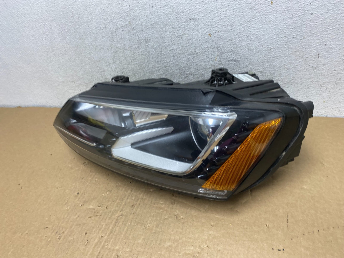 2012 to 2014 Volkswagen Jetta Left Driver LH Headlight Xenon HID AF7367 DW1