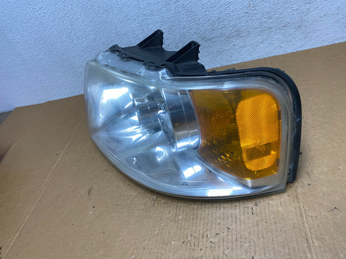 2003 - 2006 Ford Expedition Left Driver LH Side Headlight Halogen AD9243 DW1