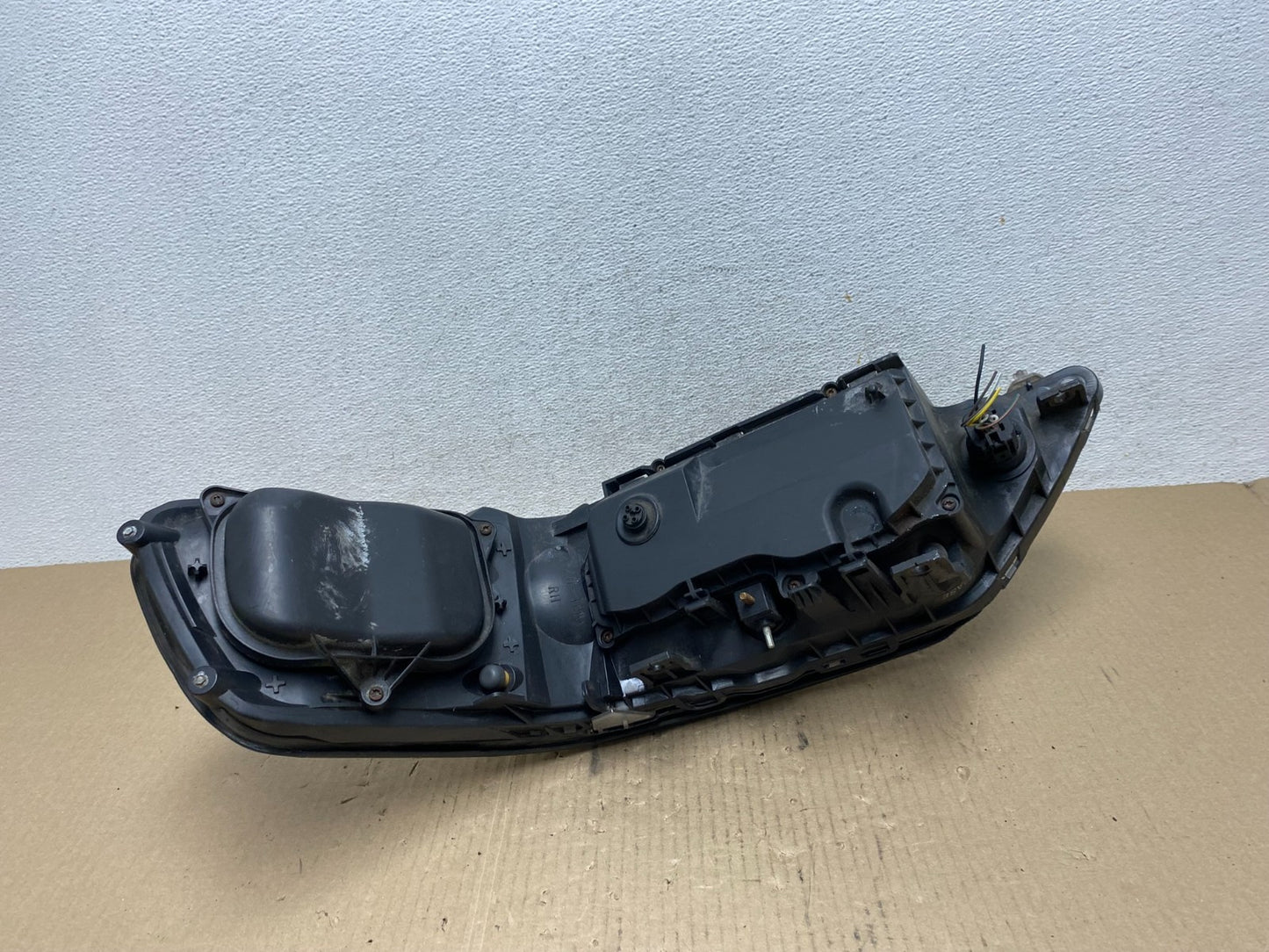 2005 to 2011 Lincoln Town Car Right Passenger Rh Side Headlight AE7028 DW6