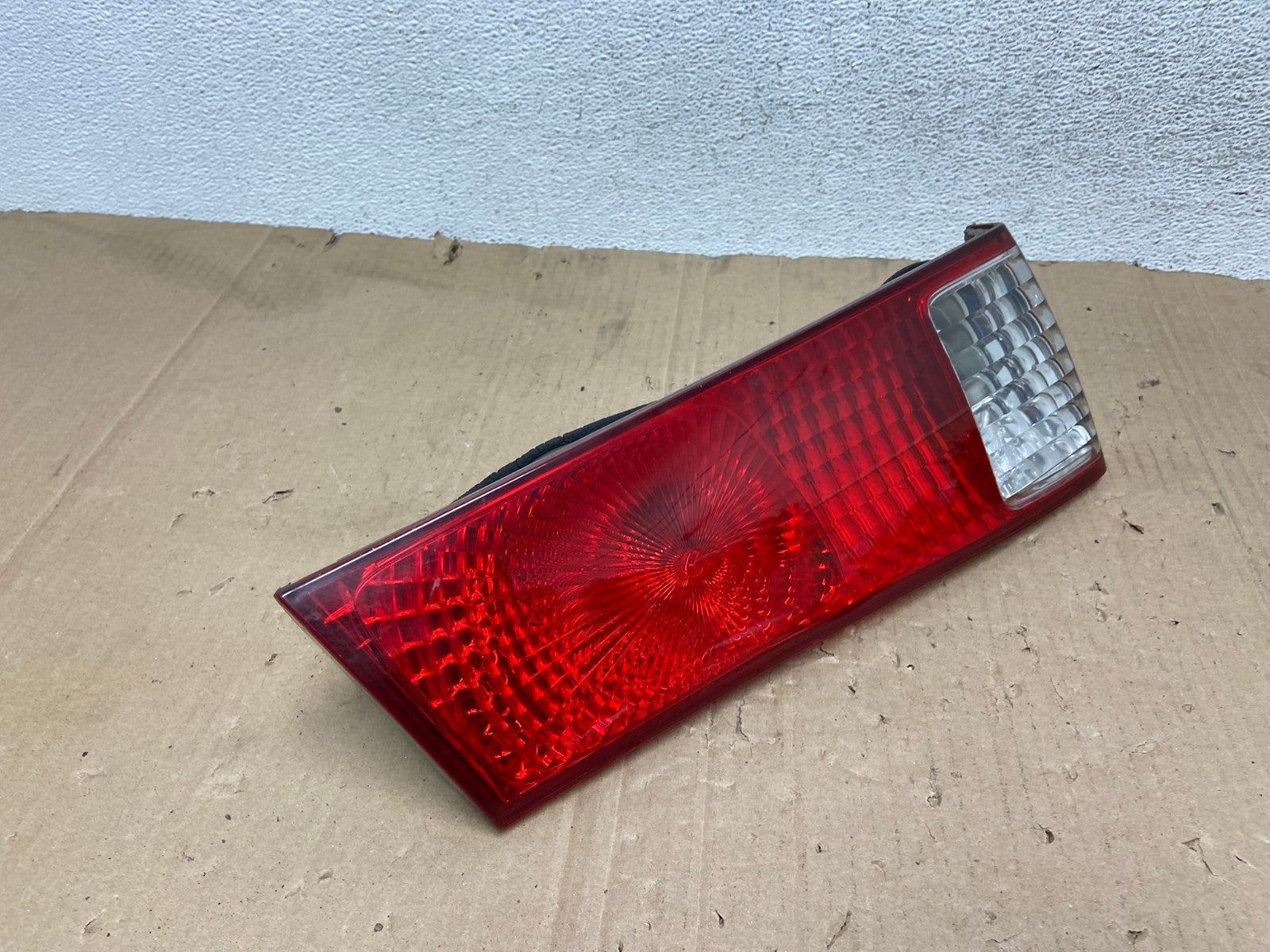 2000 to 2001 Toyota Camry Tail Light Inner Left Driver Lh Inner AE9168 LK2
