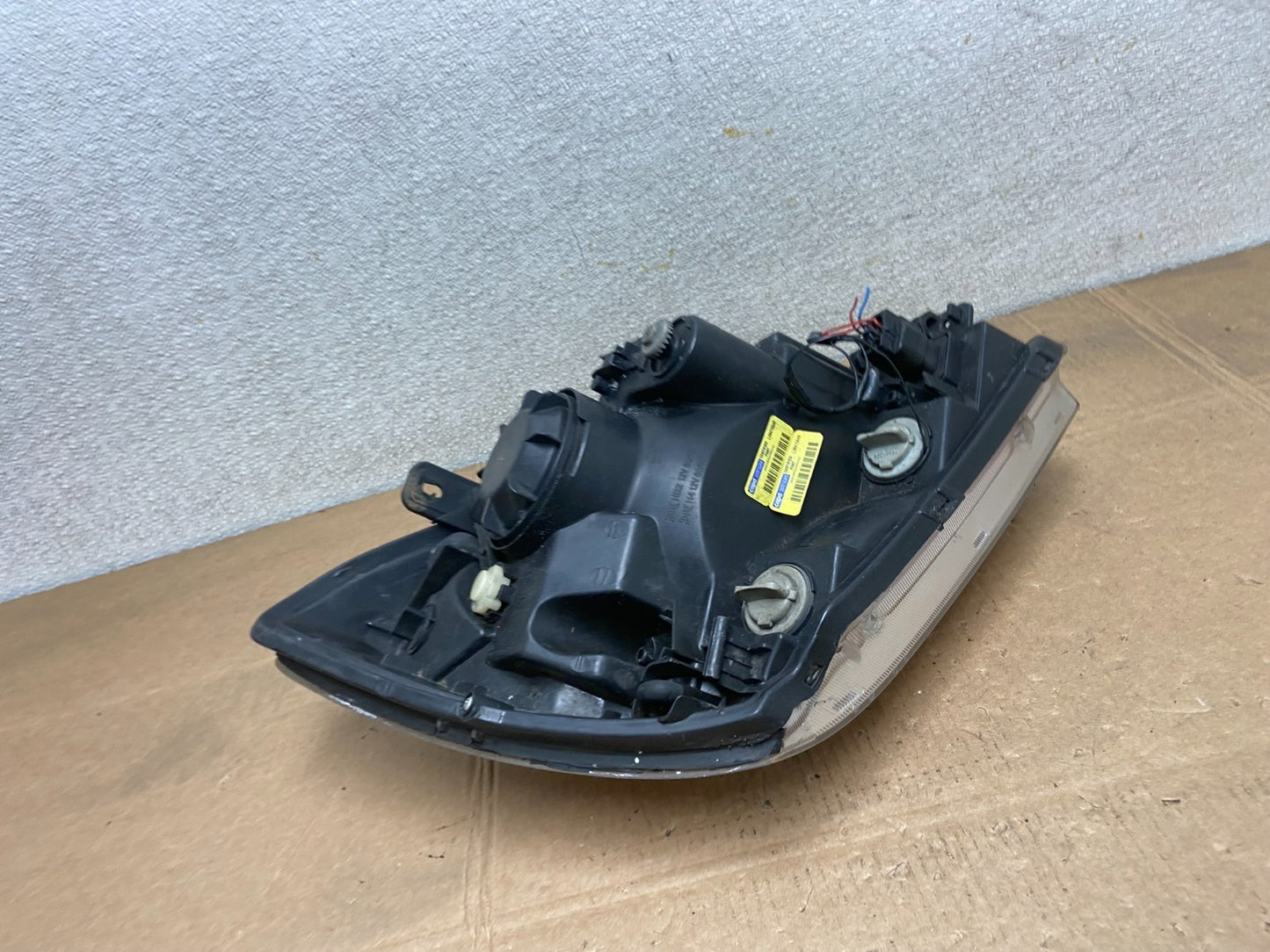 2005 to 2006 Kia Sportage Left Driver LH Halogen Headlight Y5632 DW7