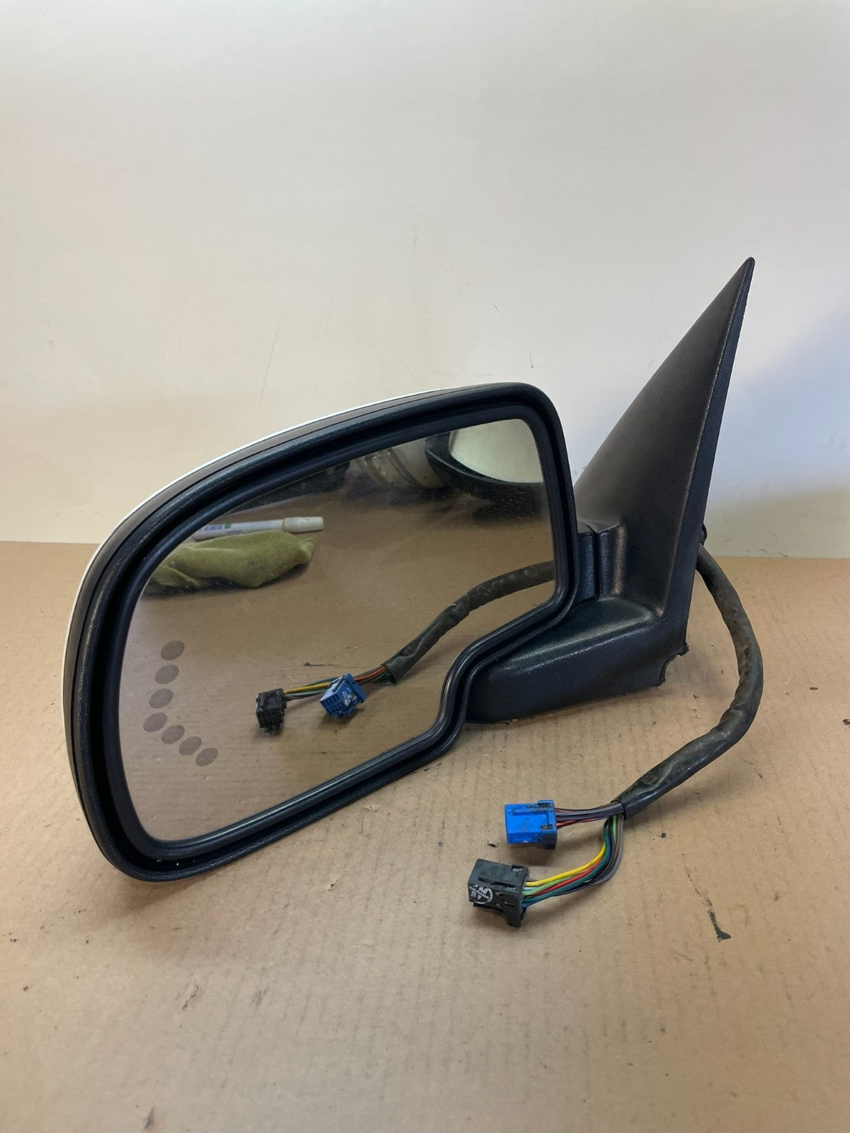 2003-2006 Cadillac Escalade Left Driver View Door Turn Signal Mirror AI4163 DG2
