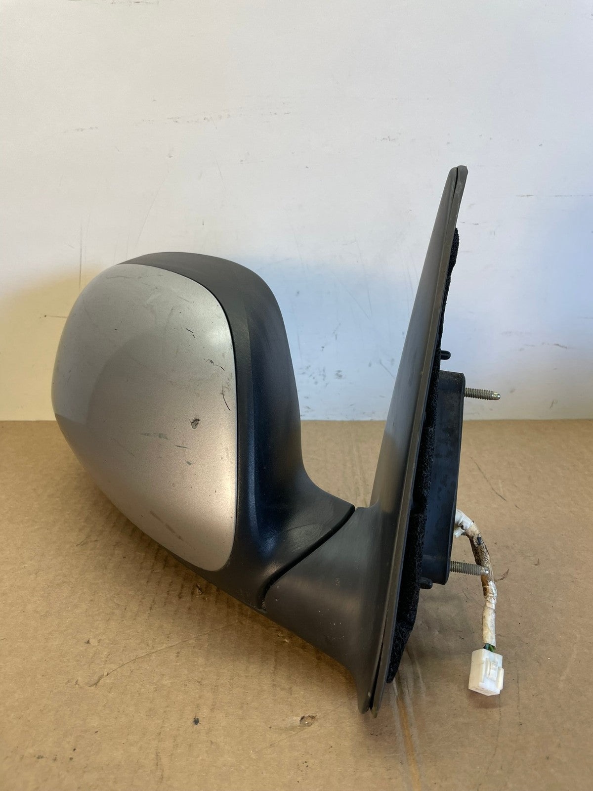 2001 to 2006 Toyota Sequoia Right Passenger View Door Mirror AH6328 LK1