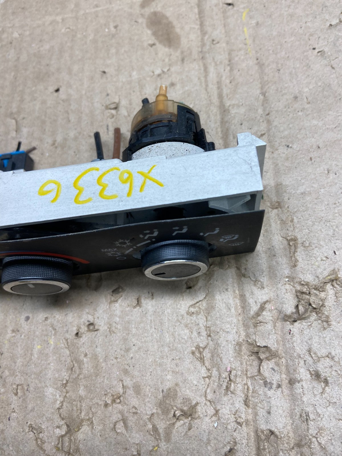 2008-2010 Chevrolet Express 1500 2500 3500 Climate Control Panel X6330 DG1