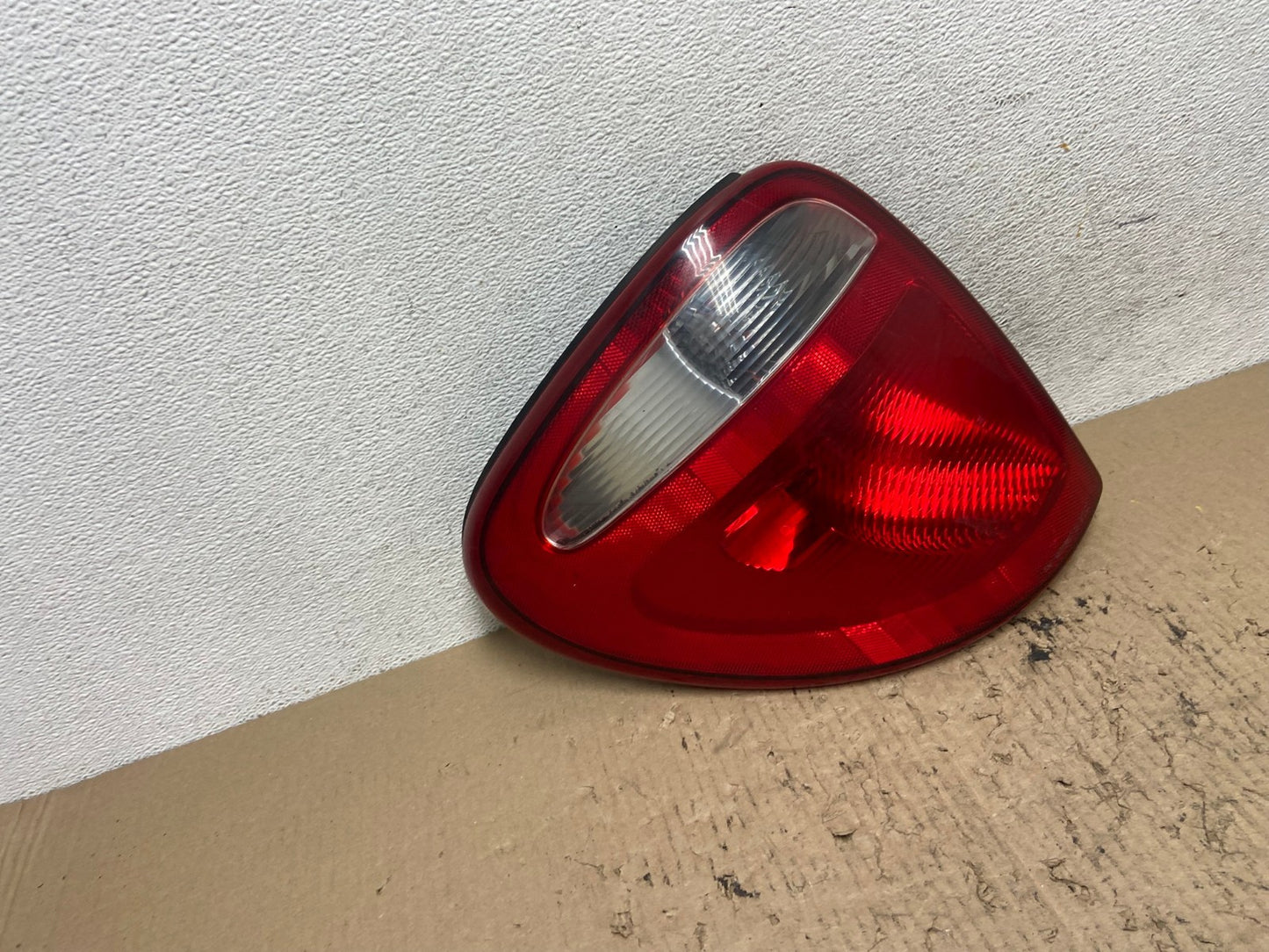 2004 to 2007 Dodge Grand Caravan Left Driver Lh Tail Light AF7165 LK2