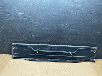1993 to 1995 Chrysler LeBaron Center Tail Light Panel Trim u7515 DG4
