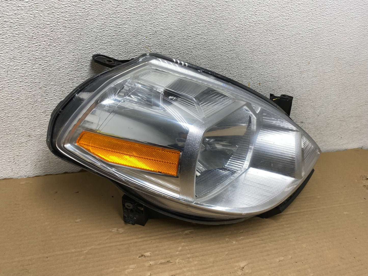2008 to 2012 Nissan Versa Headlight Right Passenger Rh Side AG9324 DW1