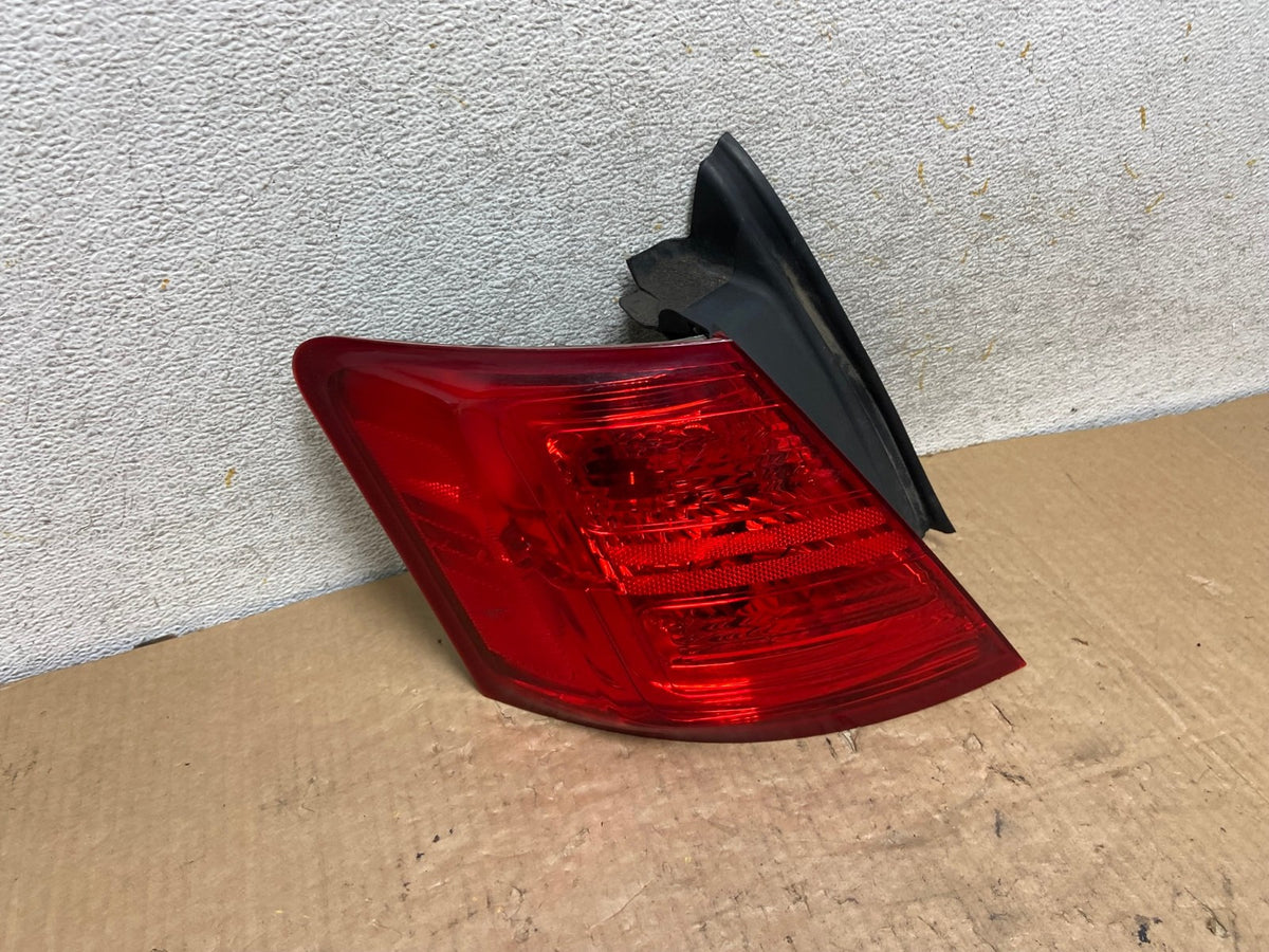 2014 to 2018 Ford Taurus Interceptor Left Driver LH Side Tail Light AI8037 LK2