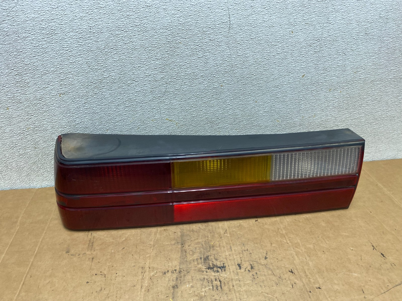 1985 1986 Ford Mustang Left Driver LH Side Tail Light T2206 DW0
