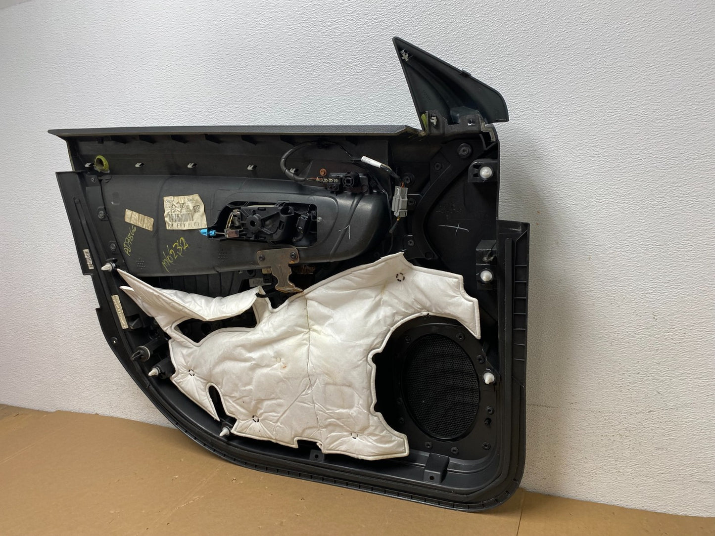 2013 - 2019 Ford Taurus Front Right Passenger Side Door Trim Panel AD7866 DW7