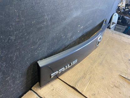 2010 to 2015 Toyota Prius Trunk Rear Tailgate Molding Panel 76801-00900 R0264 DG2