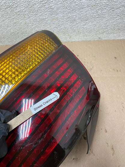 1996 to 1999 Pontiac Bonneville Right Passenger RH Side Tail Light OEM AA0435 DW4
