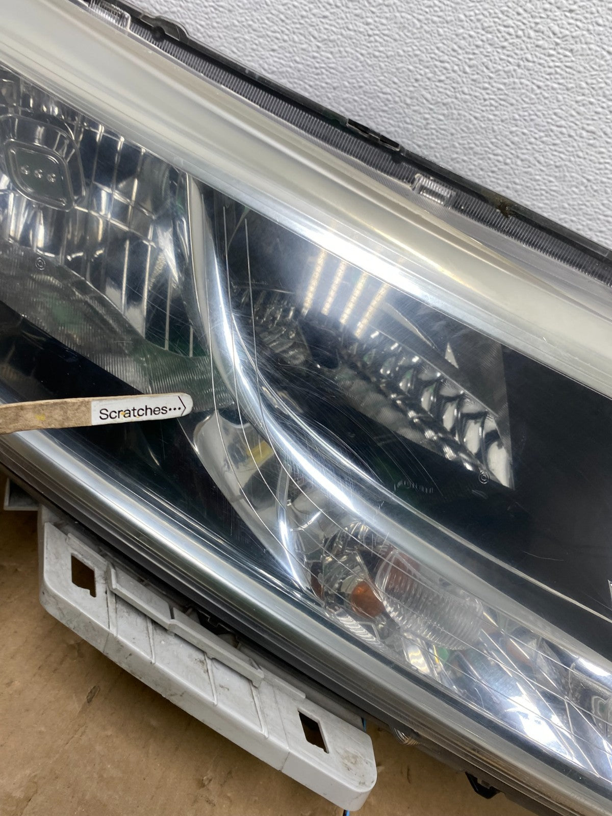 2013 to 2016 Nissan Pathfinder Right Passenger RH Side Headlight OEM AB6844 DW3