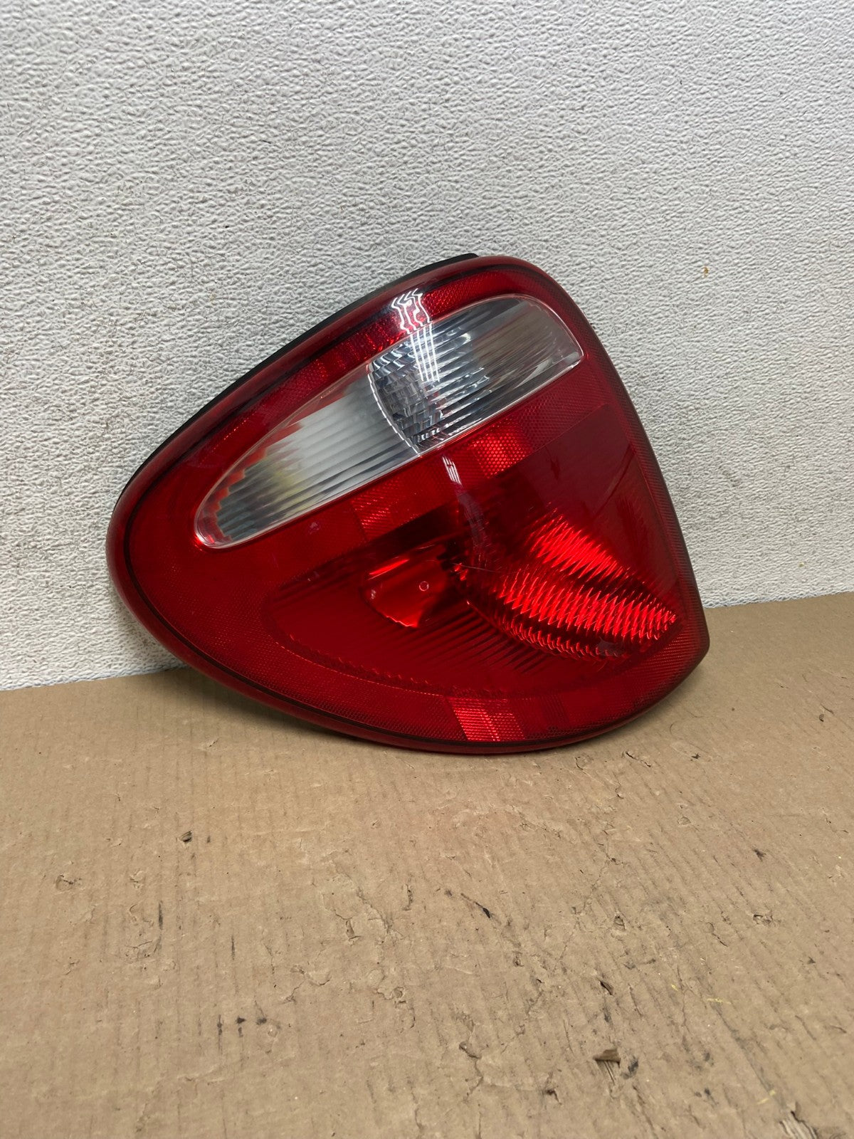 2001 to 2003 Dodge Grand Caravan Left Driver Lh Tail Light AG8036 LK0